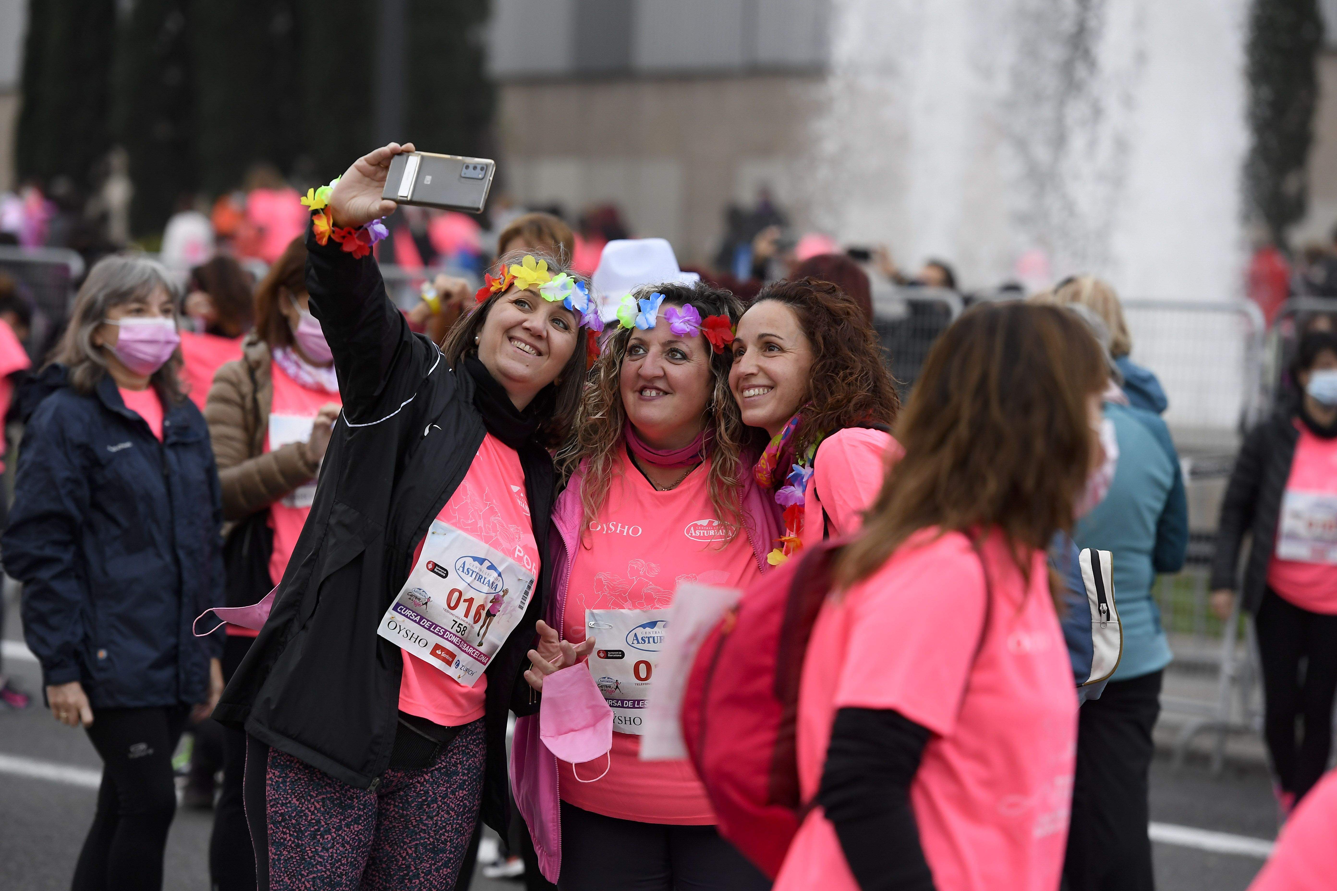 Las mejores fotos de la Carrera de la Mujer Central Lechera Asturiana Barcelona 2021 (SALIDA / GALERÍA 1)