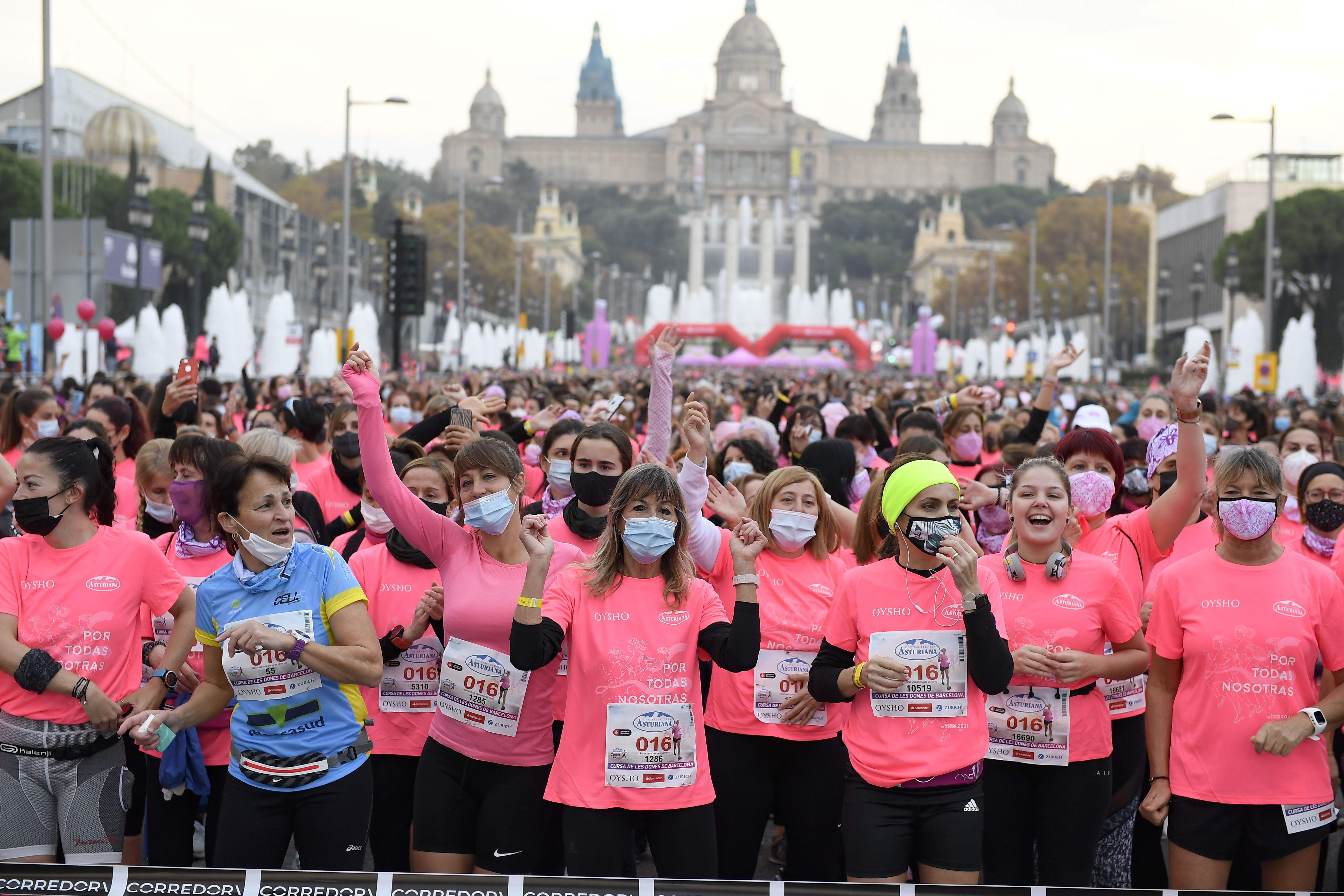 Las mejores fotos de la Carrera de la Mujer Central Lechera Asturiana Barcelona 2021 (SALIDA / GALERÍA 1)