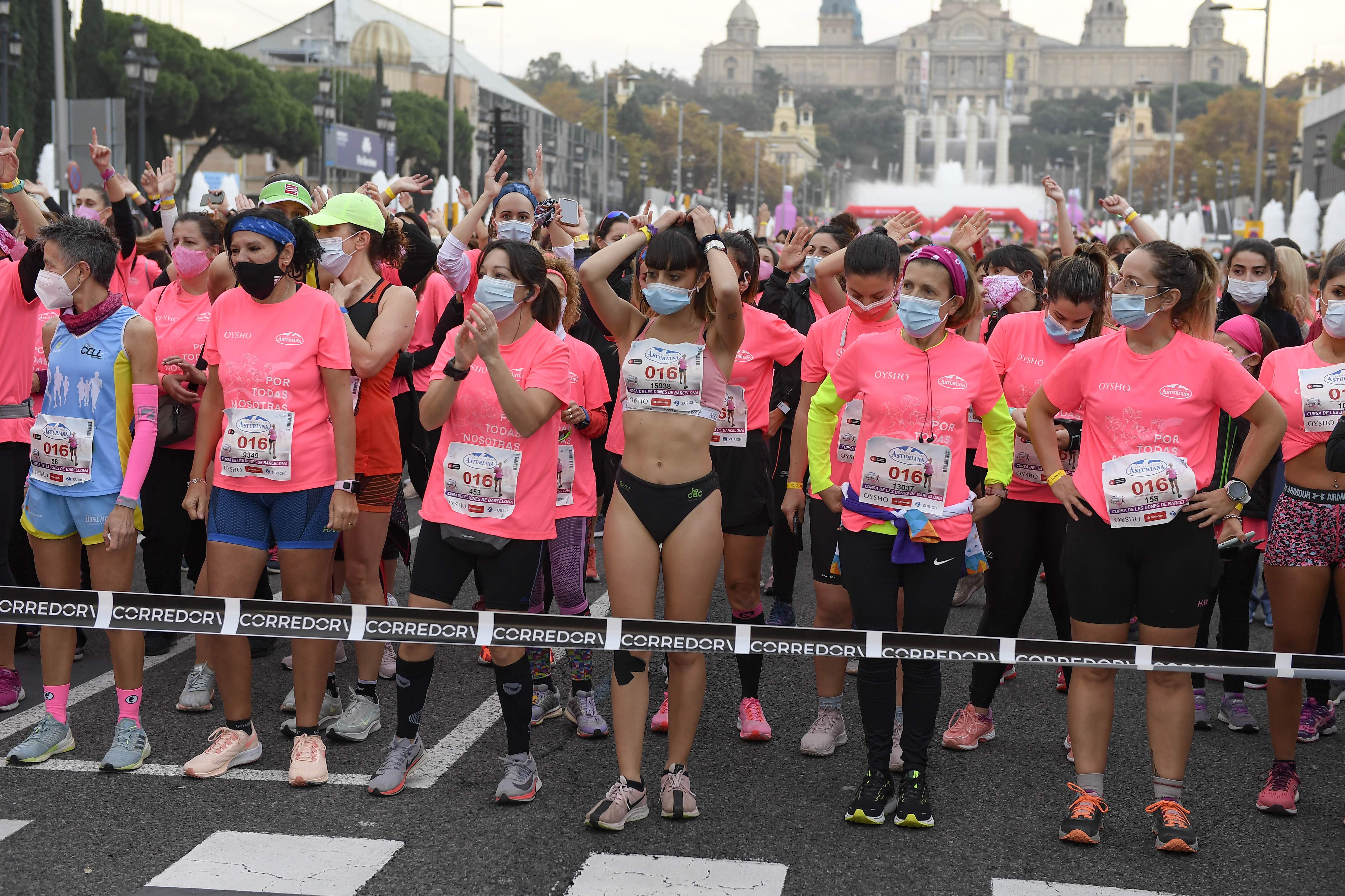 Las mejores fotos de la Carrera de la Mujer Central Lechera Asturiana Barcelona 2021 (SALIDA / GALERÍA 1)