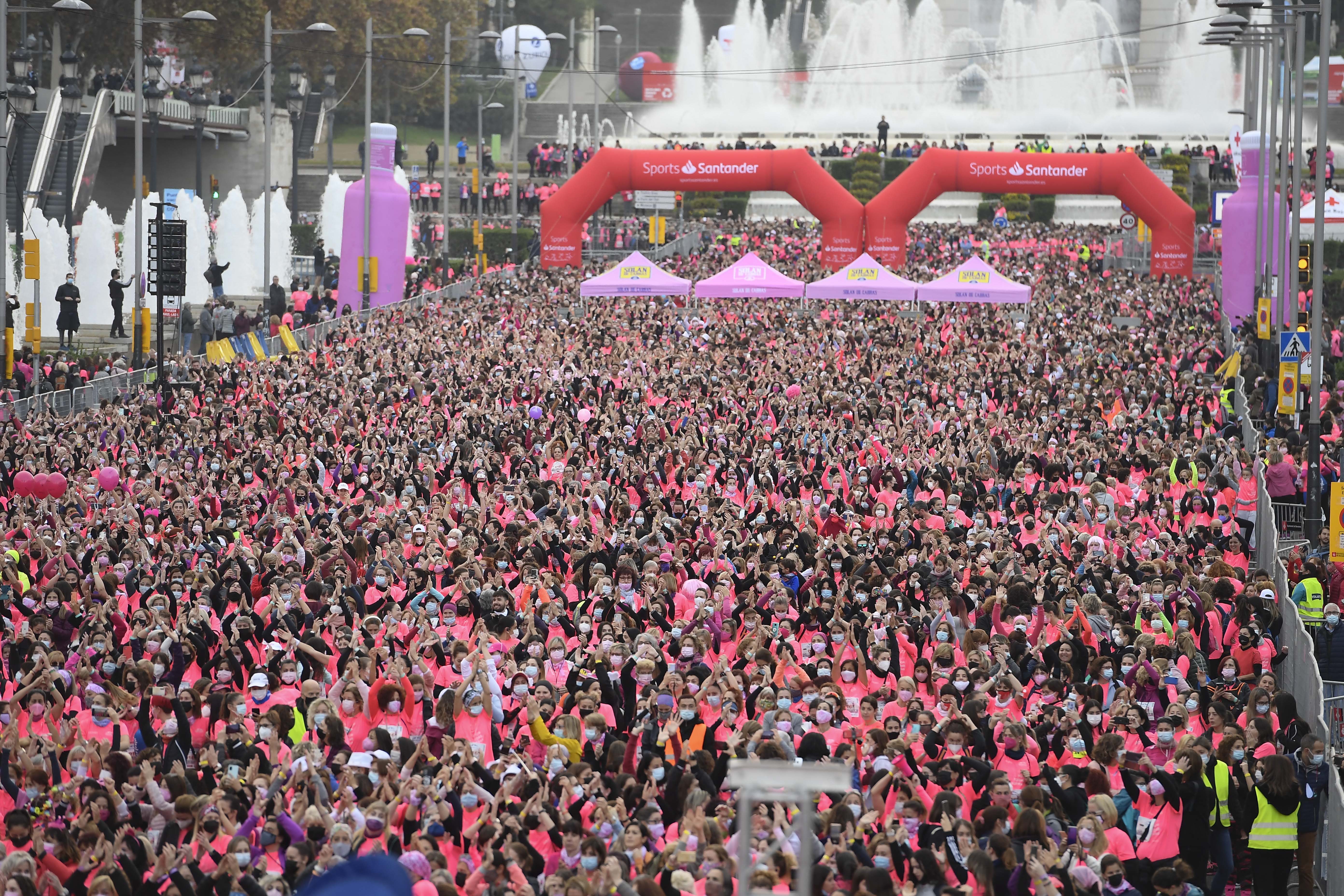 Las mejores fotos de la Carrera de la Mujer Central Lechera Asturiana Barcelona 2021 (SALIDA / GALERÍA 1)