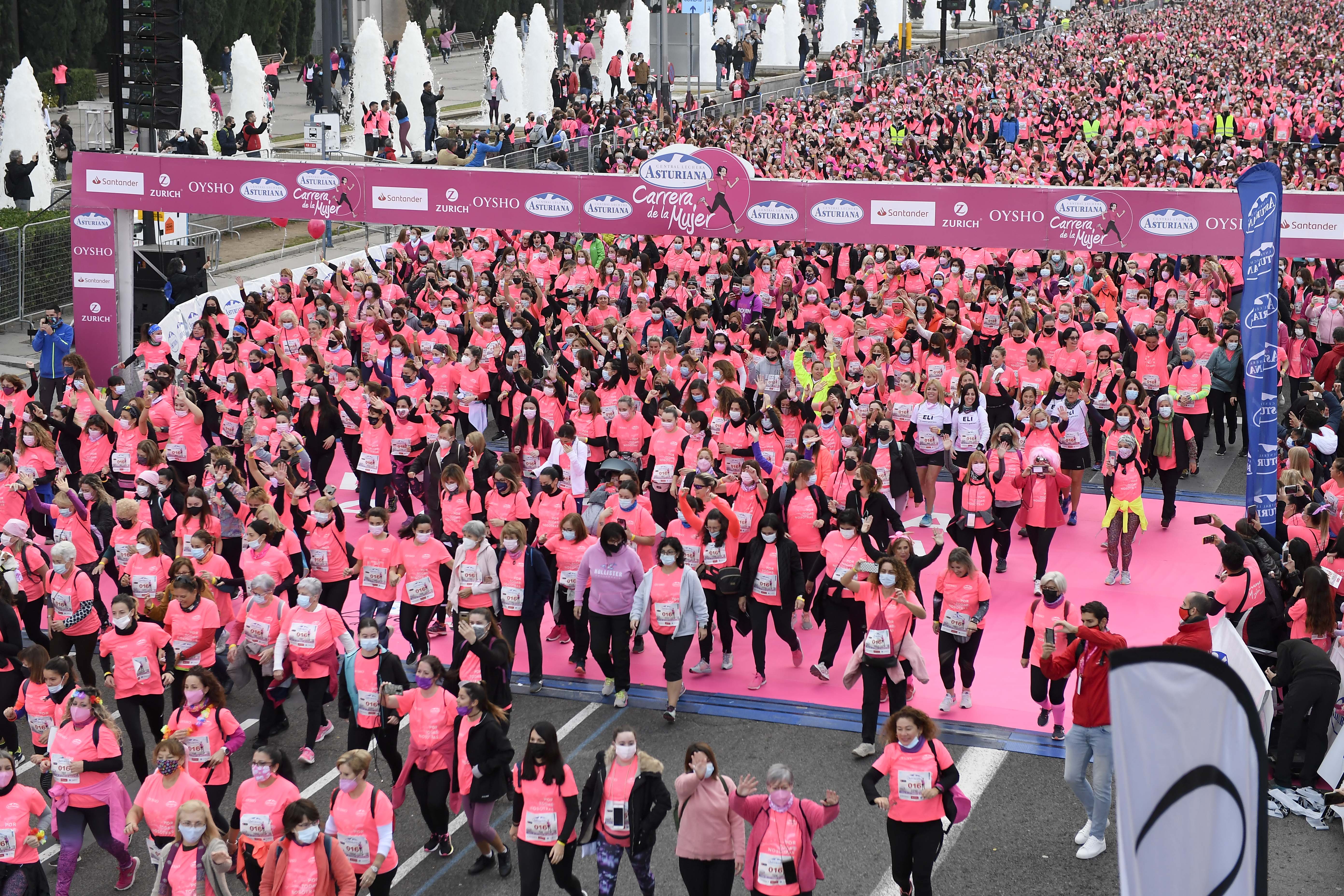 Las mejores fotos de la Carrera de la Mujer Central Lechera Asturiana Barcelona 2021 (SALIDA / GALERÍA 2)