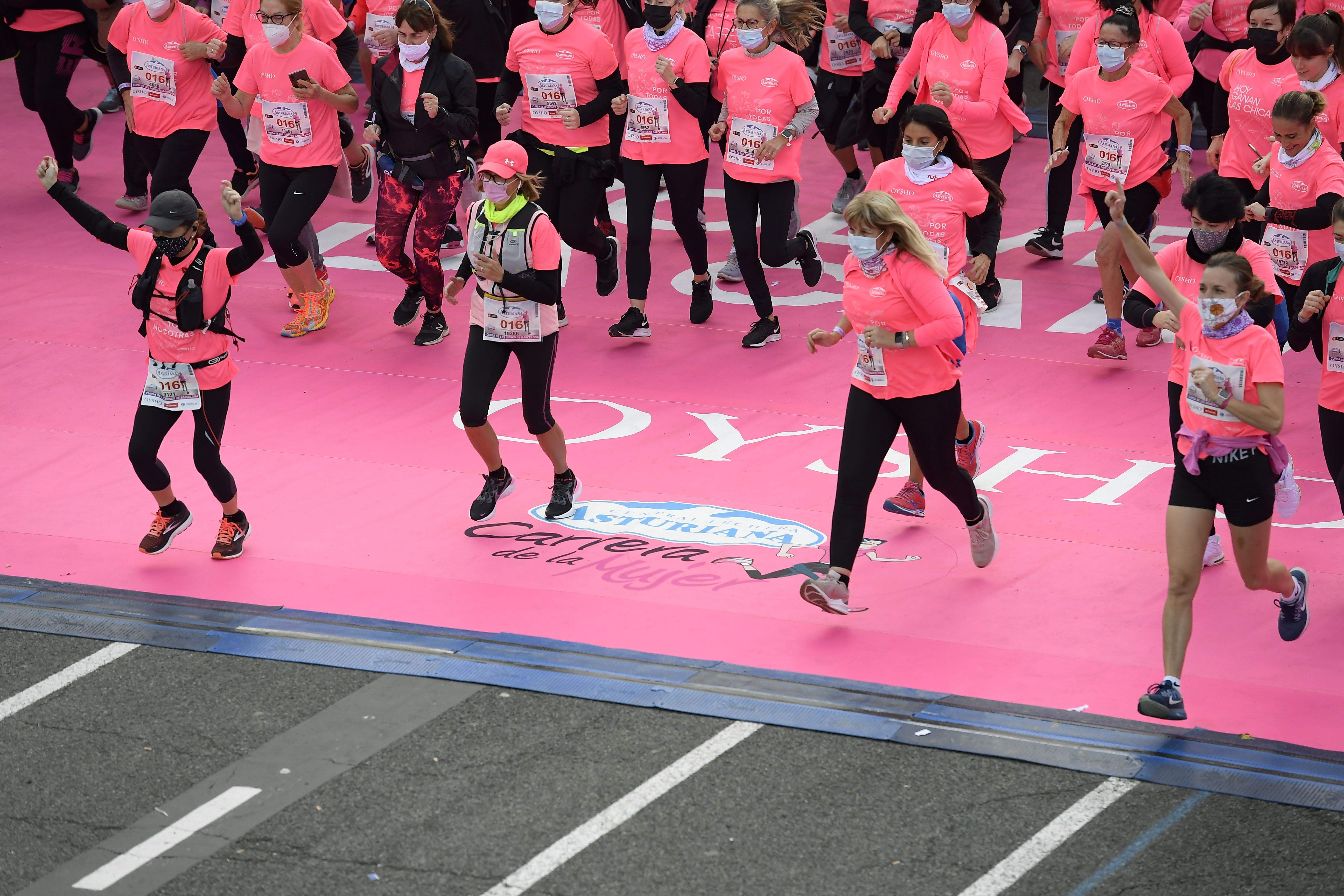Las mejores fotos de la Carrera de la Mujer Central Lechera Asturiana Barcelona 2021 (SALIDA / GALERÍA 2)