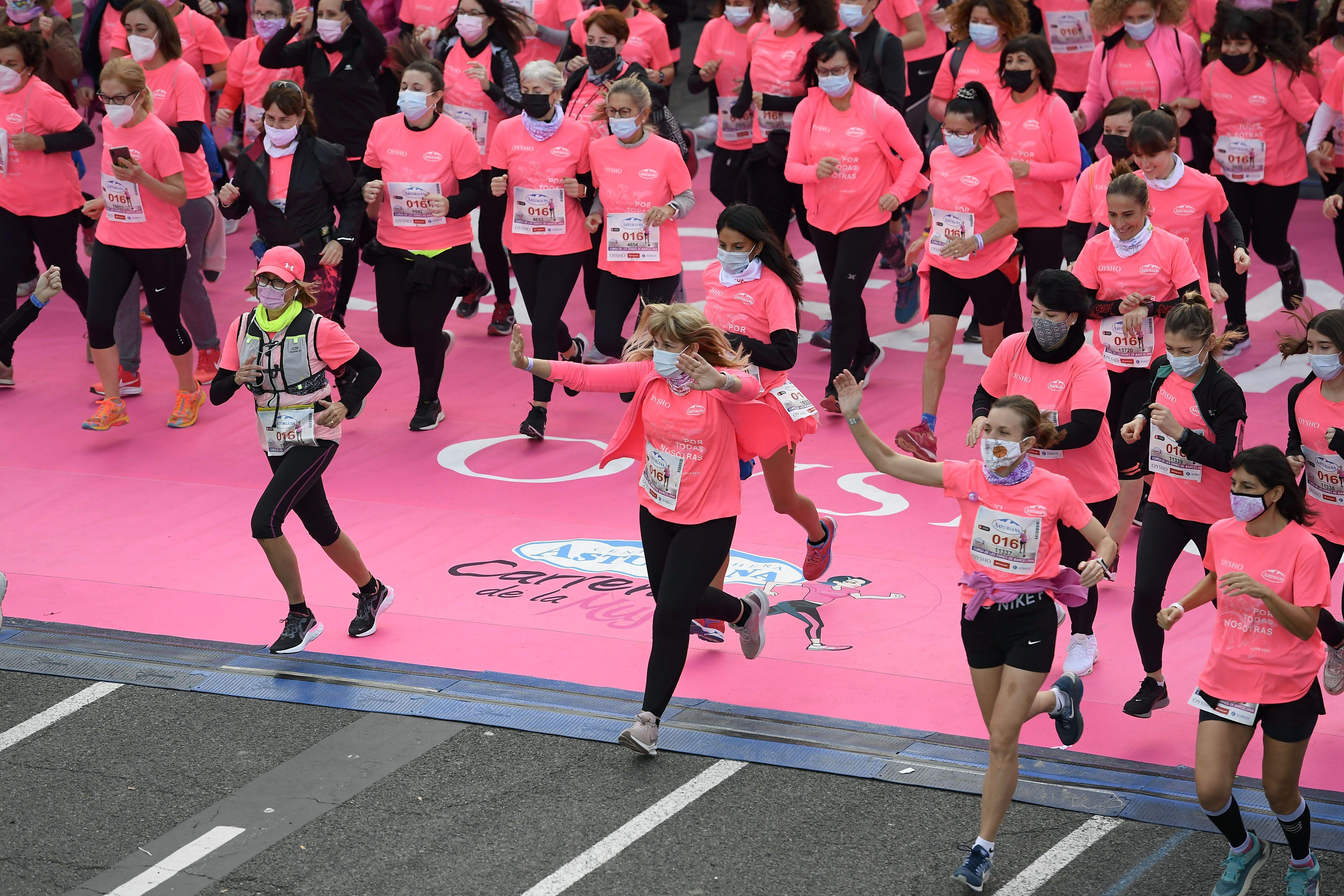 Las mejores fotos de la Carrera de la Mujer Central Lechera Asturiana Barcelona 2021 (SALIDA / GALERÍA 2)