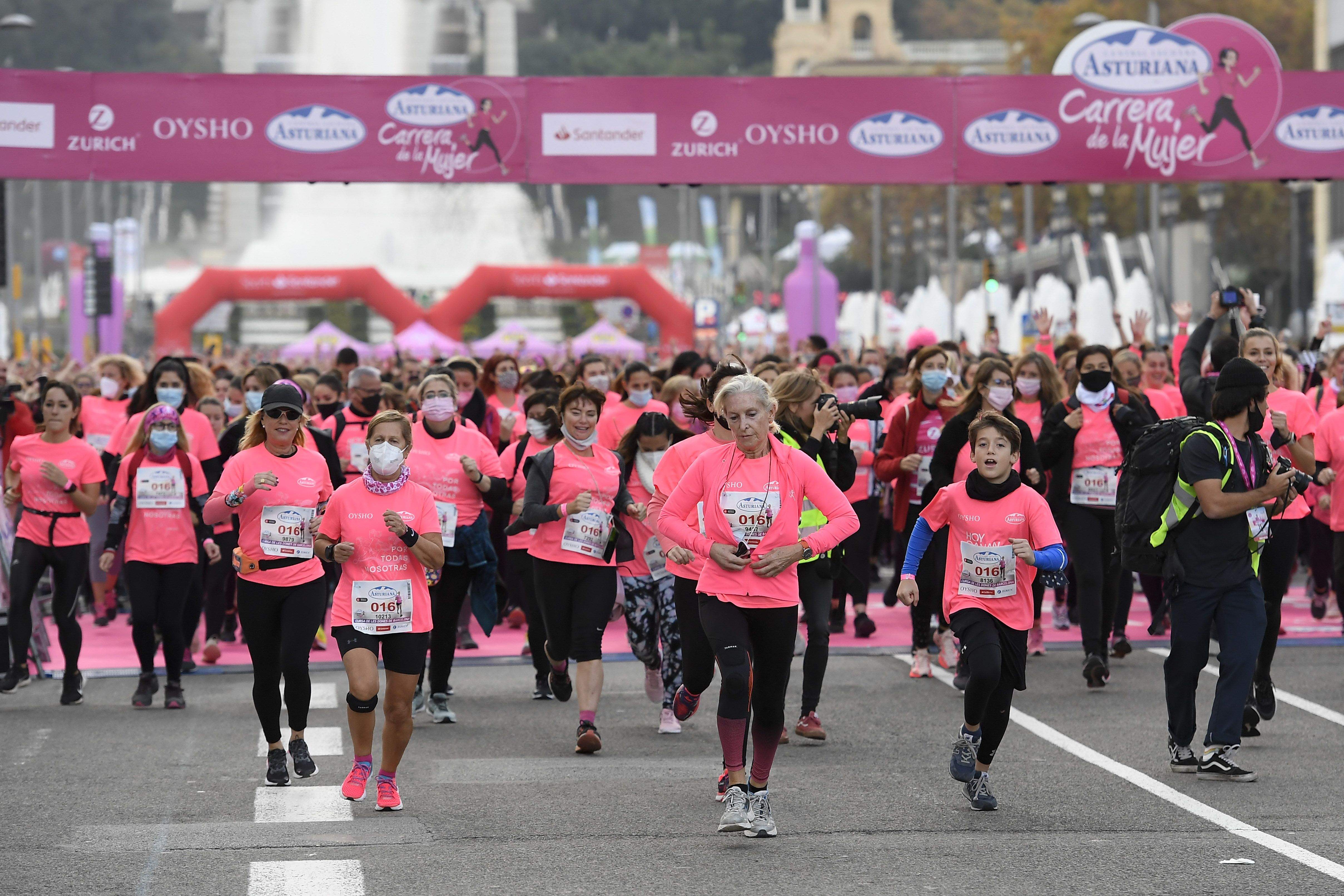 Las mejores fotos de la Carrera de la Mujer Central Lechera Asturiana Barcelona 2021 (SALIDA / GALERÍA 2)