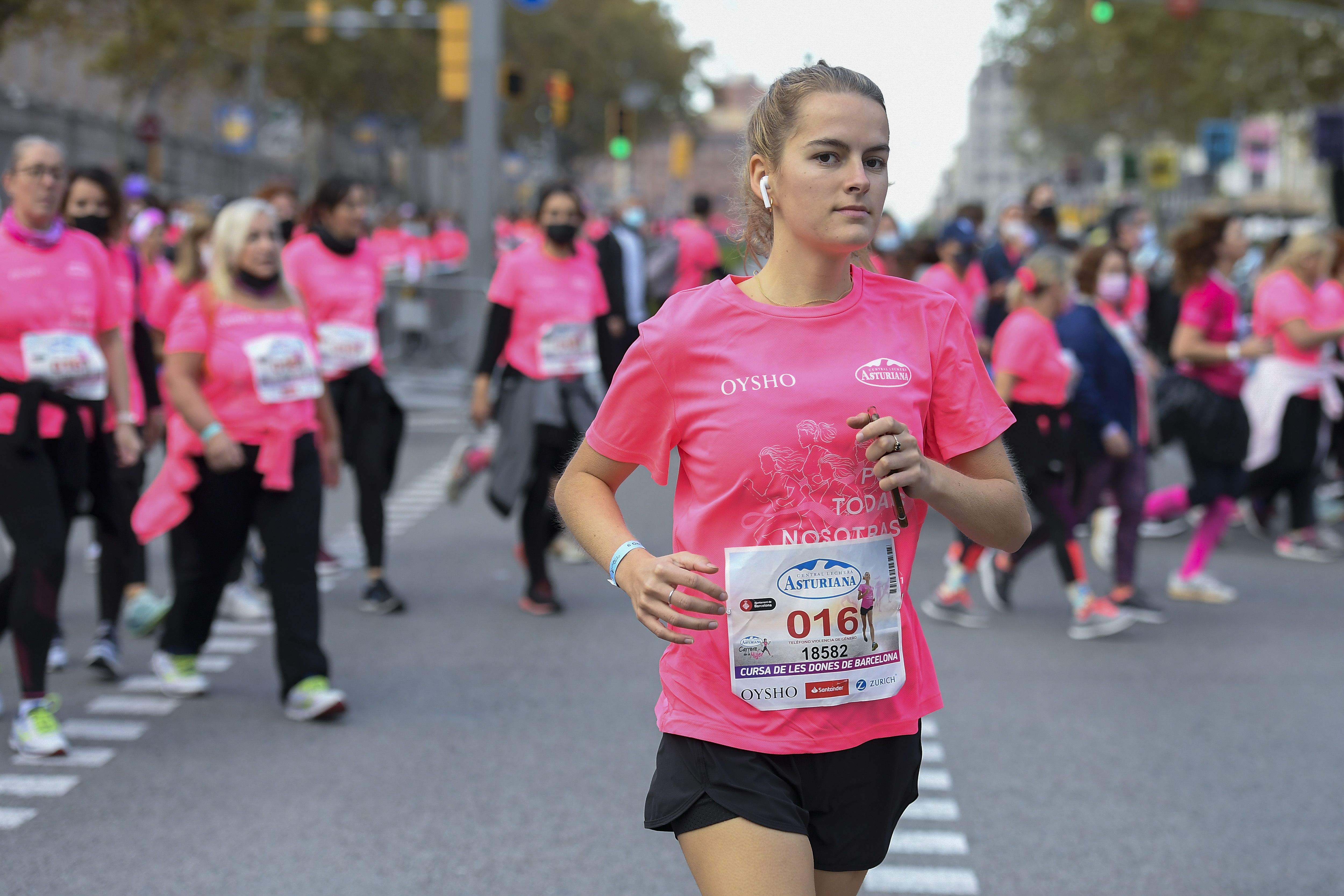 Las mejores fotos de la Carrera de la Mujer Central Lechera Asturiana Barcelona 2021 (CARRERA / GALERÍA 1)