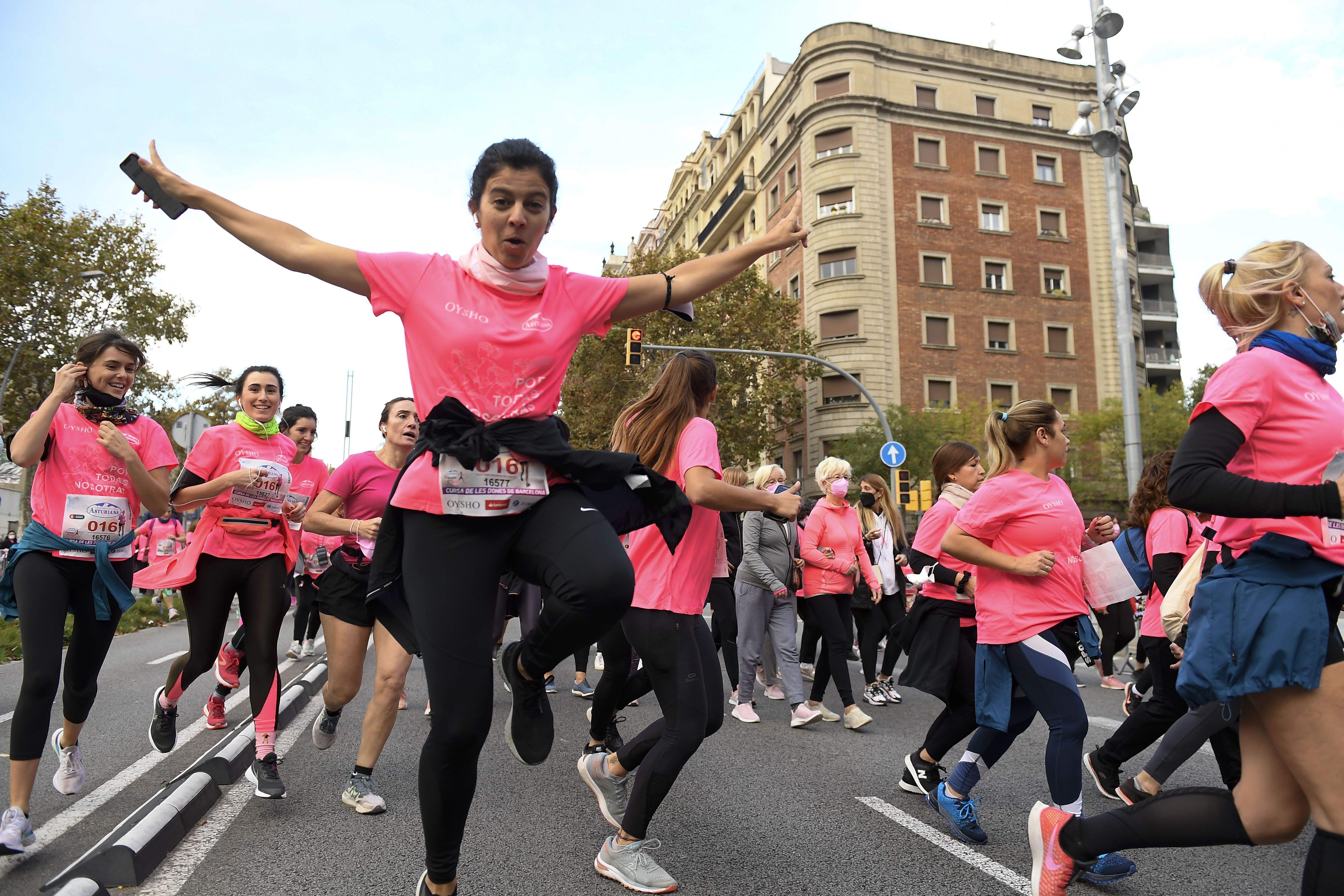 Las mejores fotos de la Carrera de la Mujer Central Lechera Asturiana Barcelona 2021 (CARRERA / GALERÍA 1)