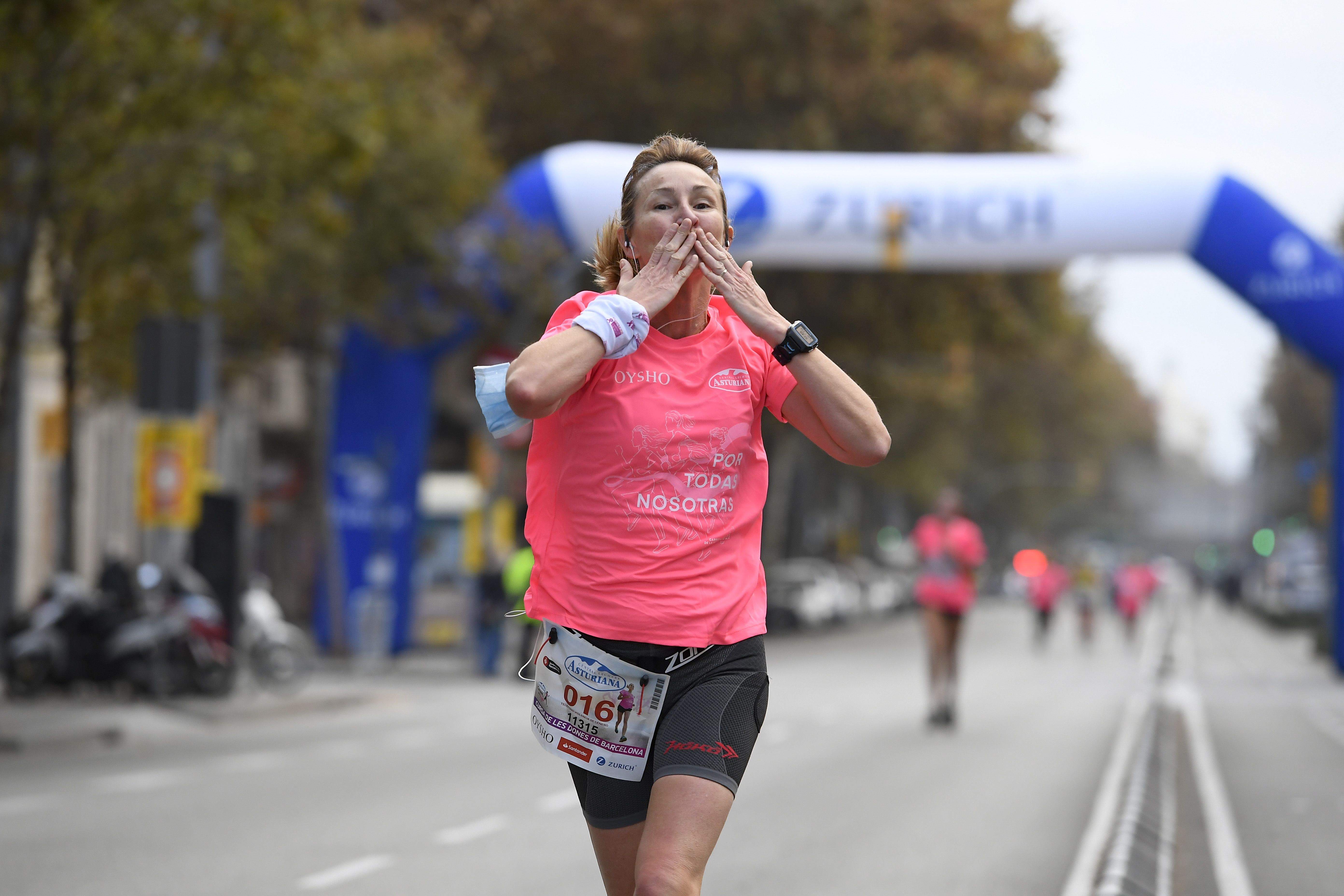 Las mejores fotos de la Carrera de la Mujer Central Lechera Asturiana Barcelona 2021 (CARRERA / GALERÍA 1)