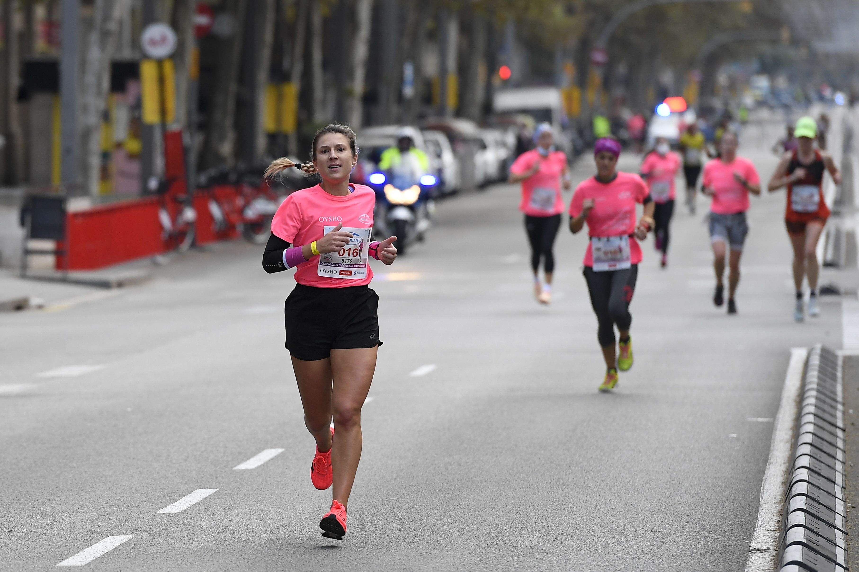 Las mejores fotos de la Carrera de la Mujer Central Lechera Asturiana Barcelona 2021 (CARRERA / GALERÍA 1)