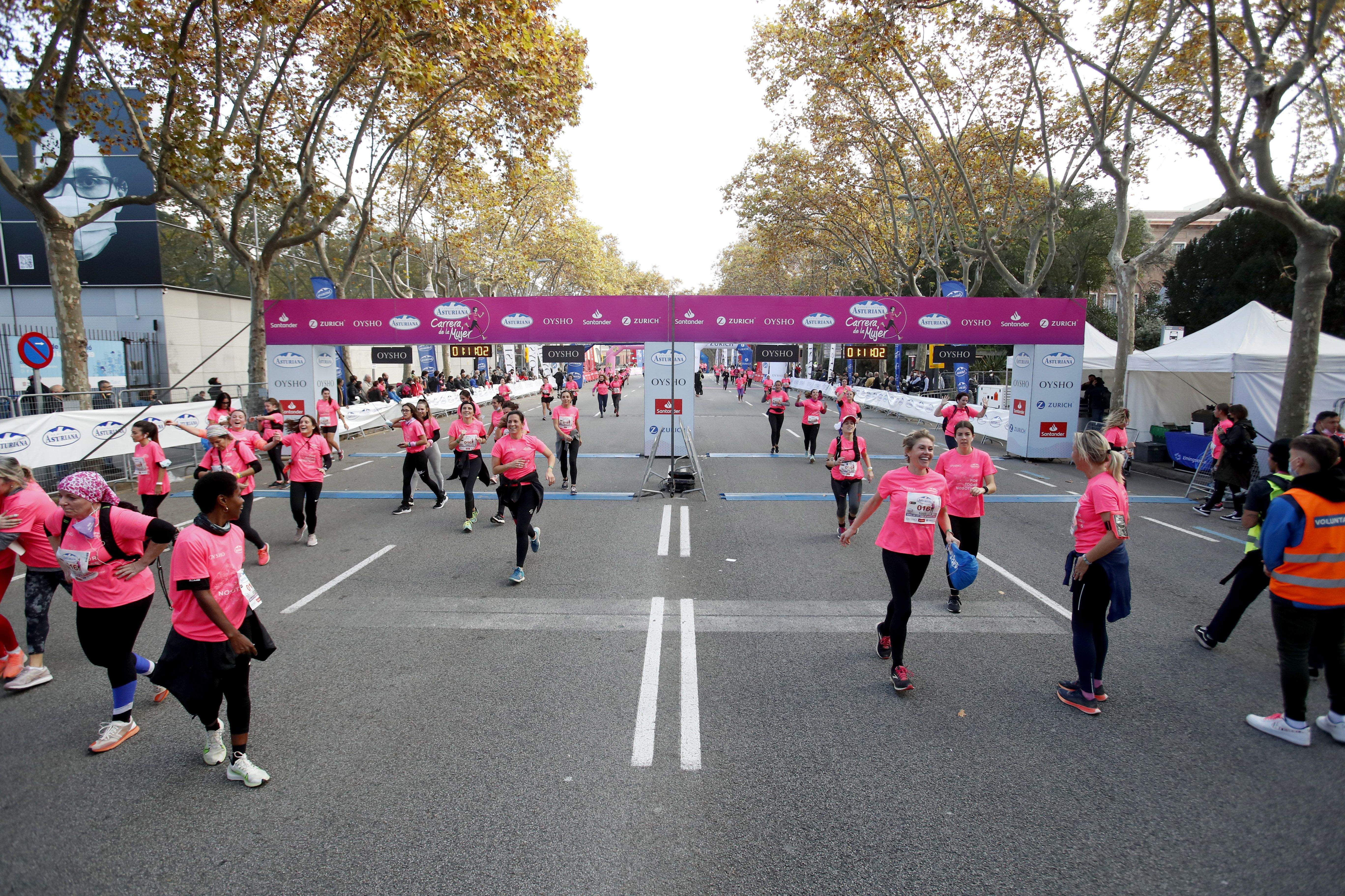 Las mejores fotos de la Carrera de la Mujer Central Lechera Asturiana Barcelona 2021 (CARRERA / GALERÍA 2)