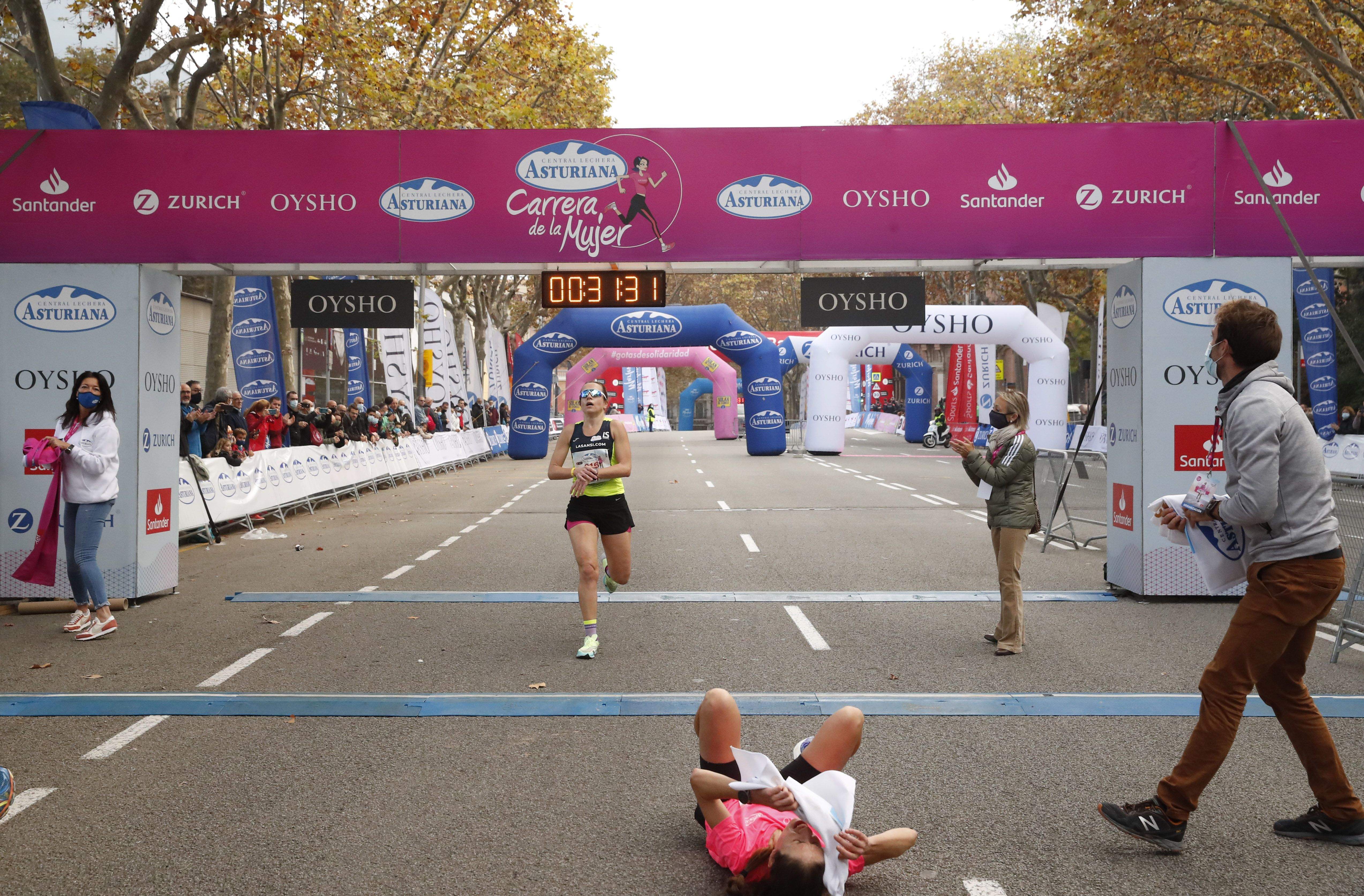 Las mejores fotos de la Carrera de la Mujer Central Lechera Asturiana Barcelona 2021 (LLEGADAS)