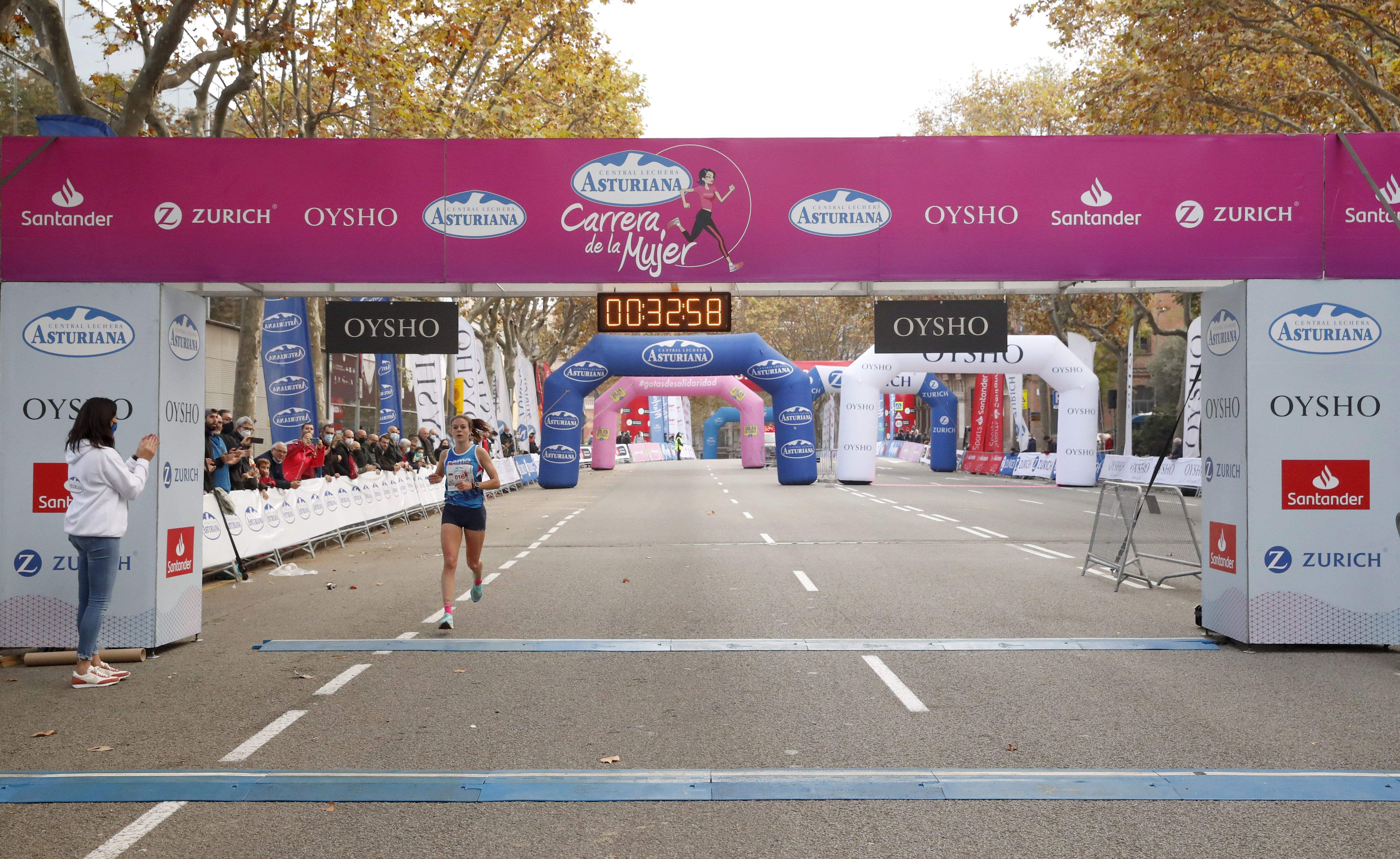 Las mejores fotos de la Carrera de la Mujer Central Lechera Asturiana Barcelona 2021 (LLEGADAS)