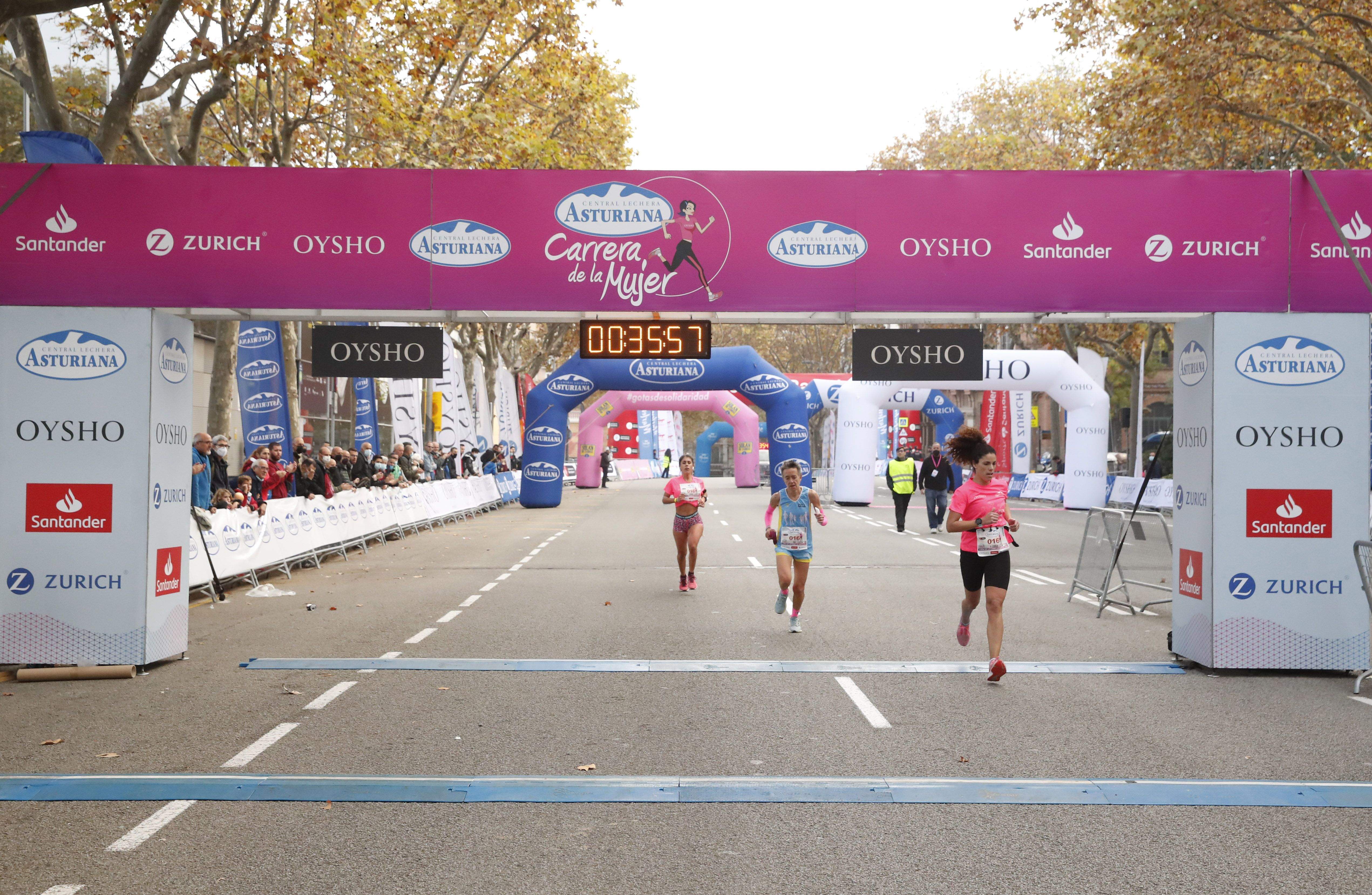 Las mejores fotos de la Carrera de la Mujer Central Lechera Asturiana Barcelona 2021 (LLEGADAS)