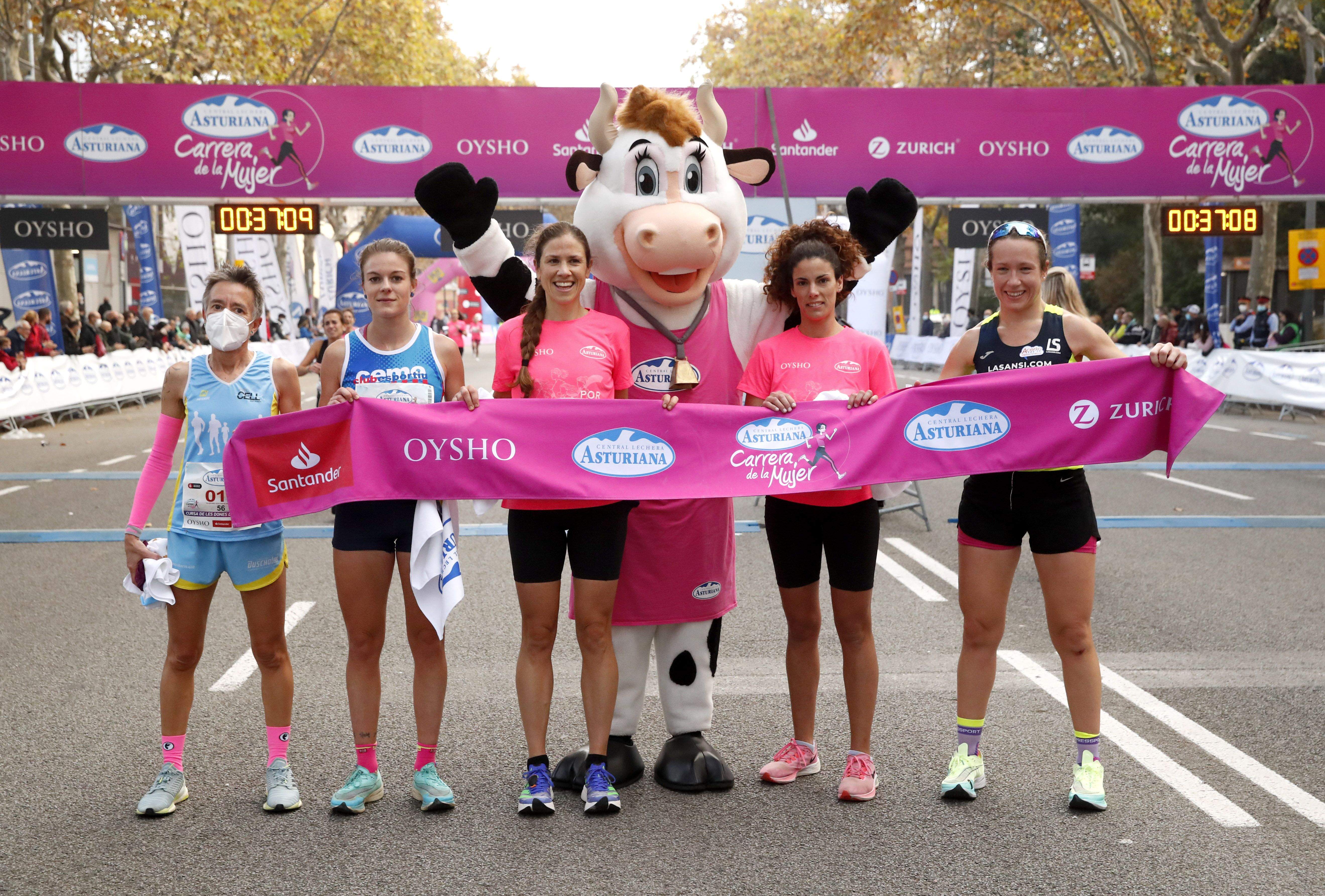 Las mejores fotos de la Carrera de la Mujer Central Lechera Asturiana Barcelona 2021 (LLEGADAS)