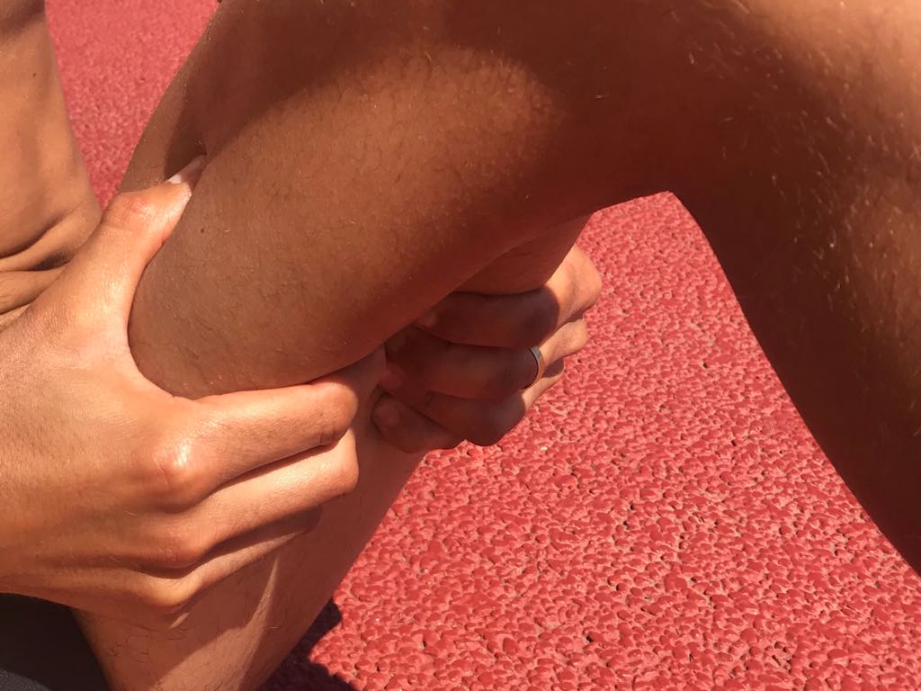 Masaje con pulgares para descargar las piernas en solo 6 pasos Masaje con pulgares para descargar las piernas en solo 6 pasos