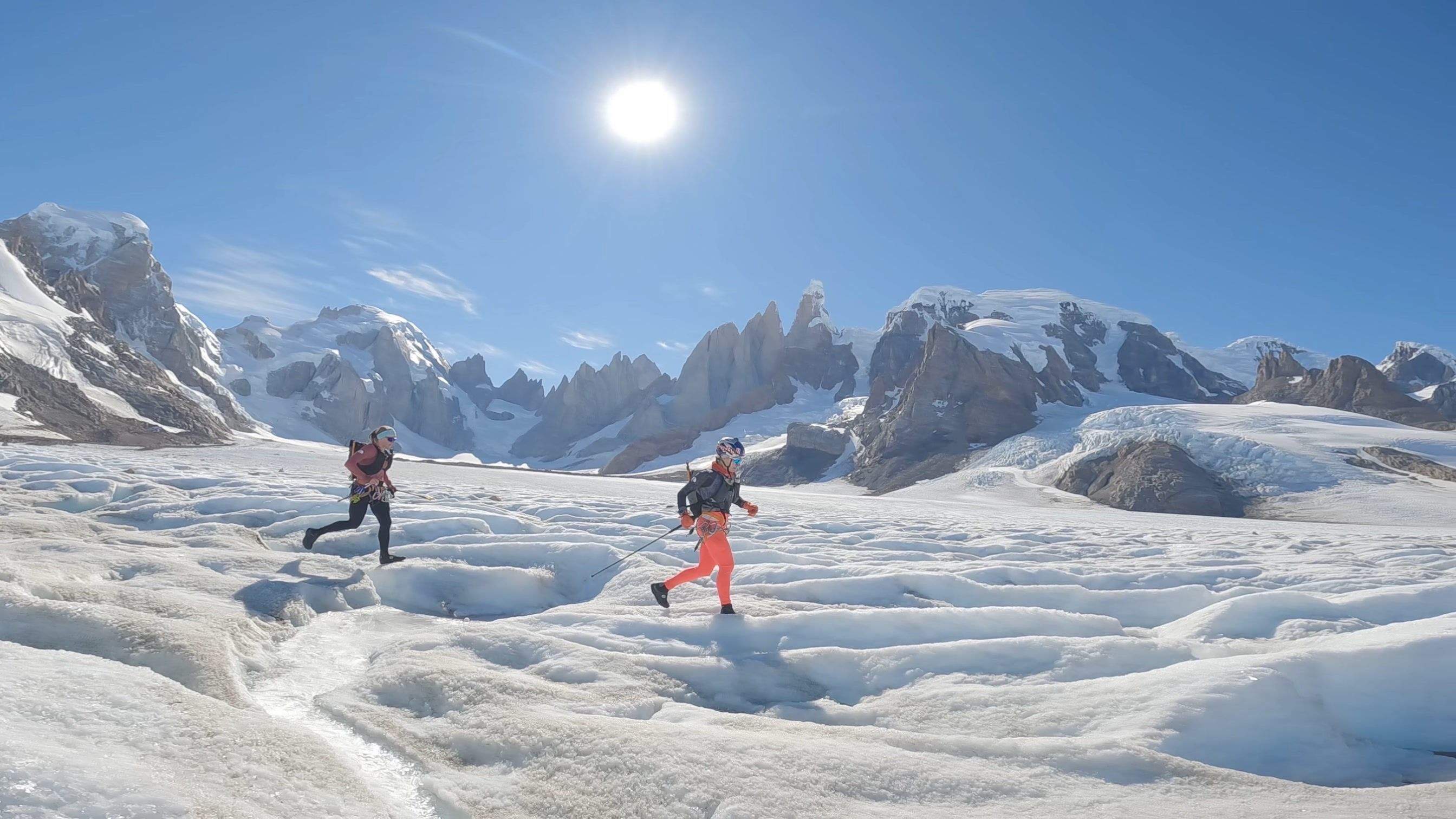 Fernanda Maciel y Kaytlyn Gerbin completan la ruta Campo de Hielo Patagónico Fernanda Maciel y Kaytlyn Gerbin completan la ruta Campo de Hielo Patagónico