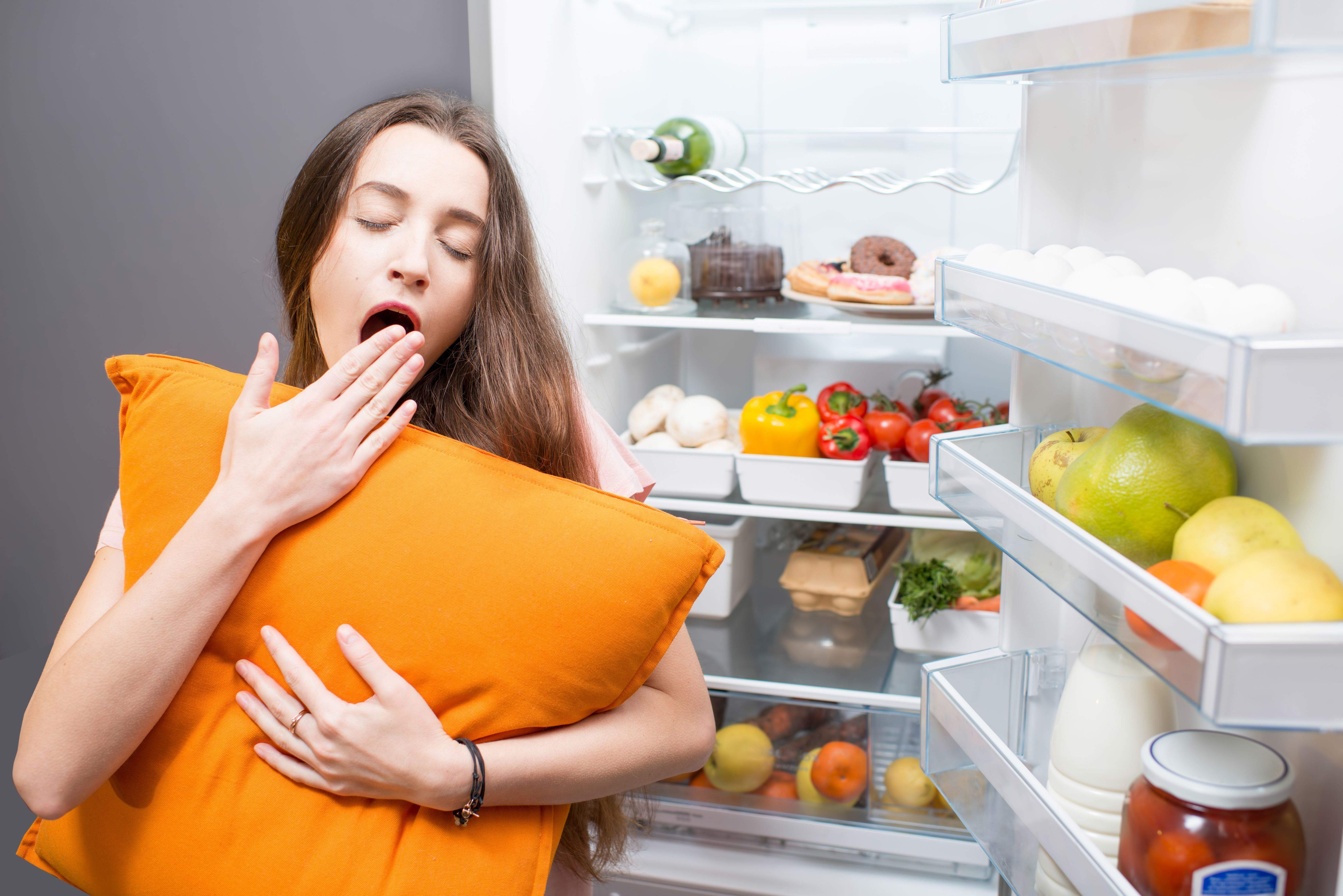 Cambia tus cenas: estos son los alimentos que te ayudan a descansar más