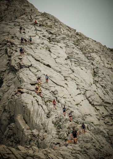 Corredores descendiendo el Espigüete Crédito BlackCoffeeStudio  Terraincognita Sport
