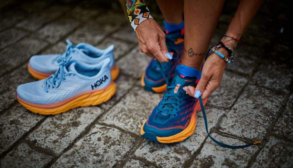 HOKA AZARA008
