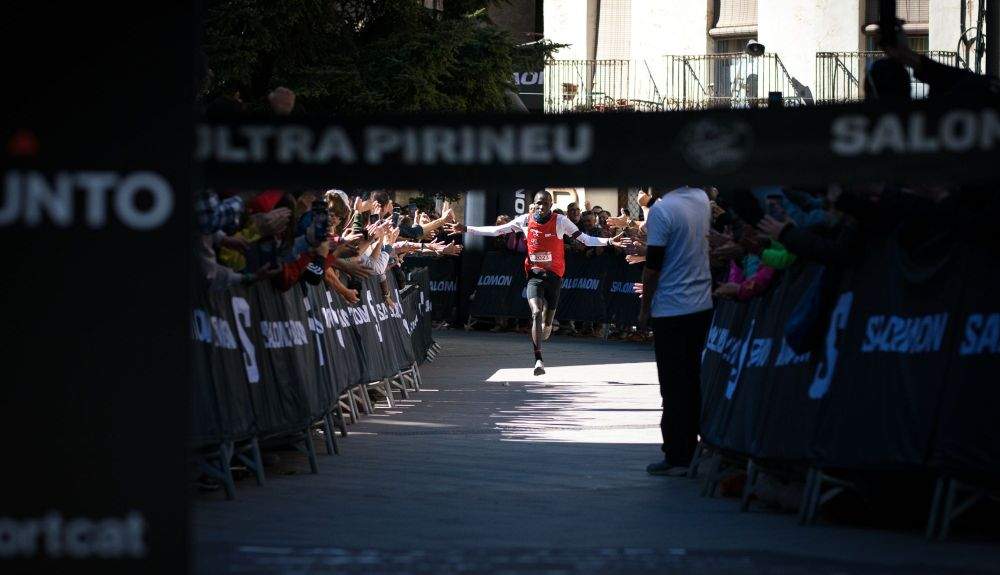 Robert Pkemoi entrando en la meta de la Marató ©RAMON CASACUBERTA