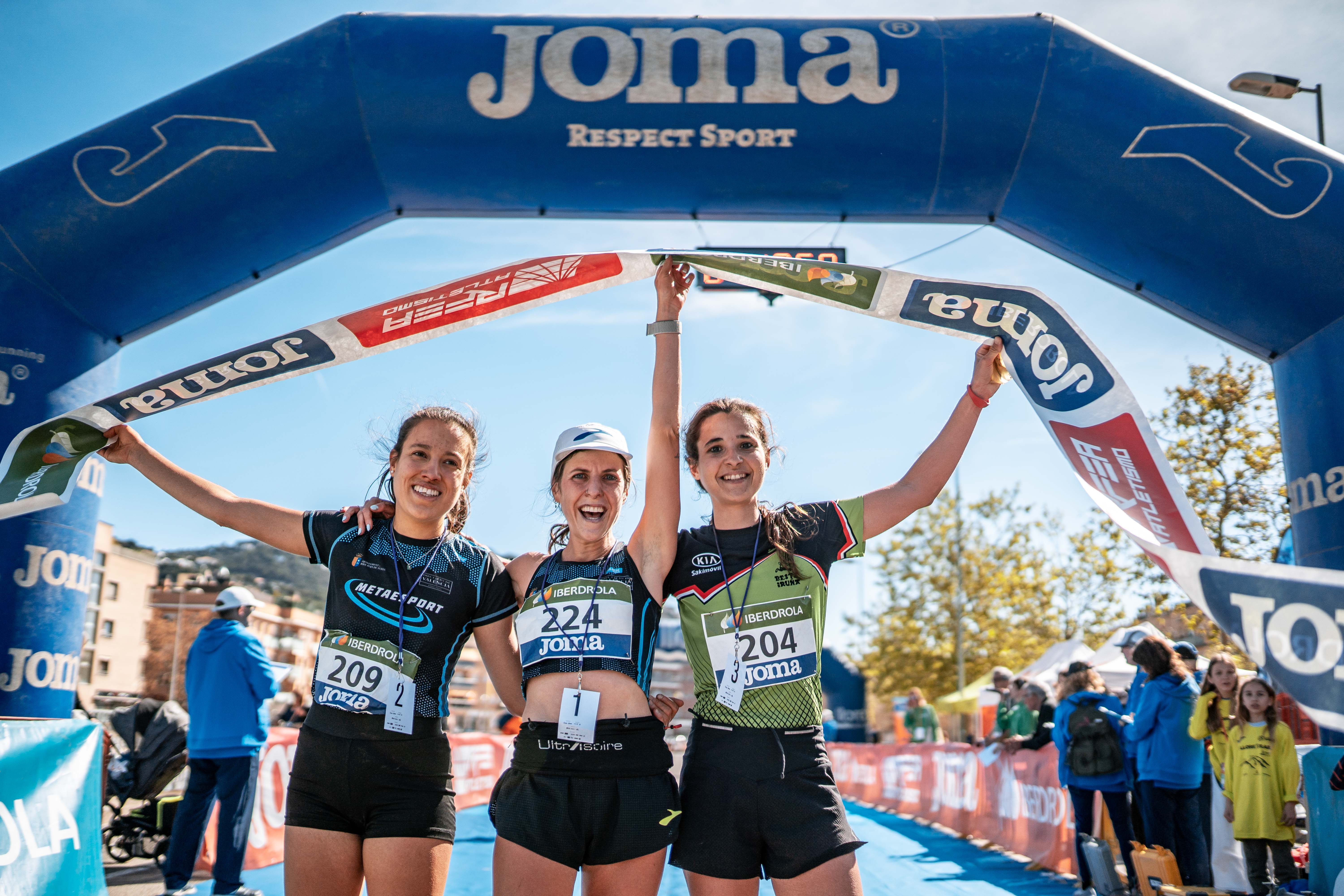 Podio femenino del Campeonato de Trail RFEA ©️José Miguel Muñoz RFEA Podio femenino del Campeonato de Trail RFEA ©️José Miguel Muñoz RFEA