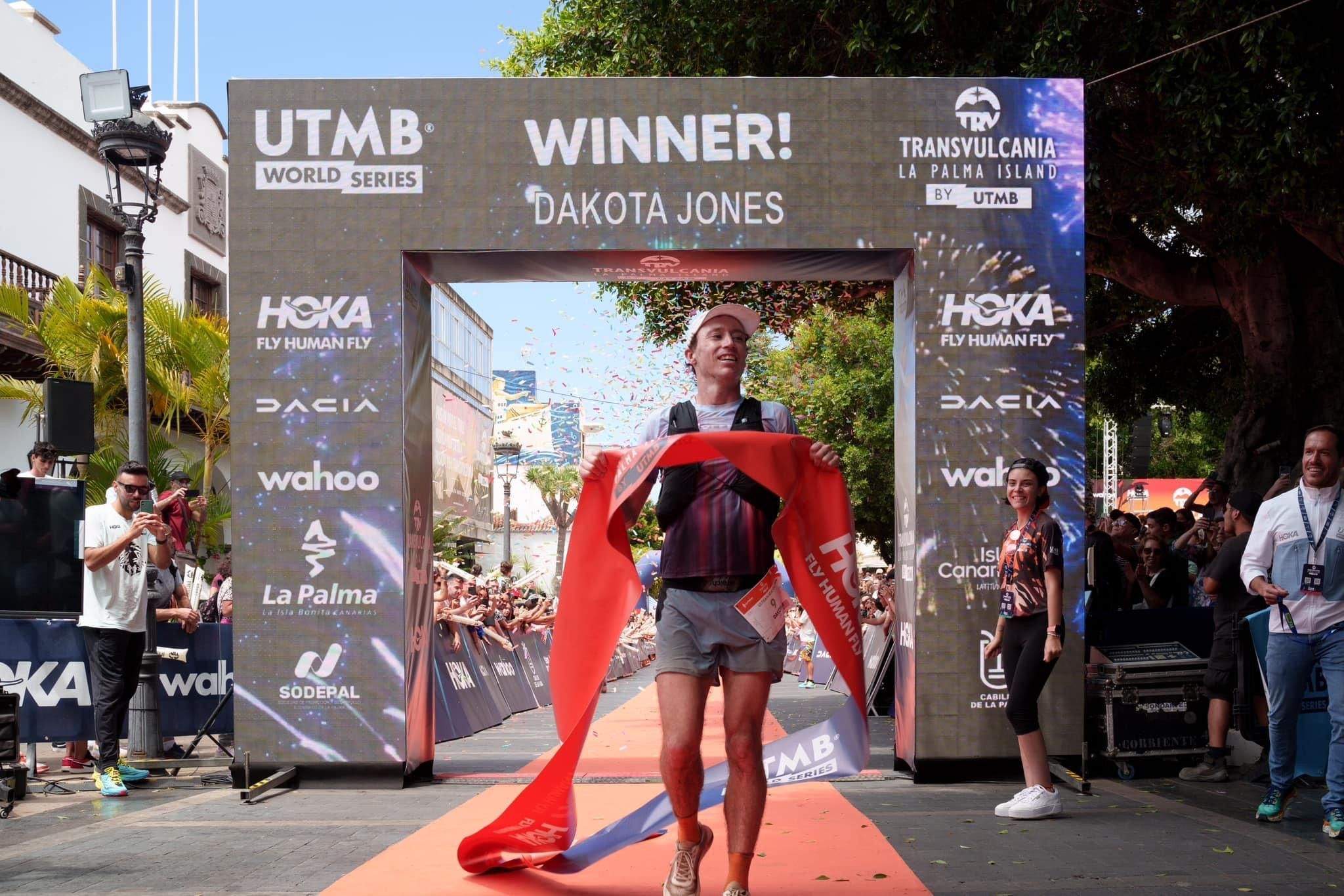 Dakota en meta de Transvulcania by UTMB Dakota en meta de Transvulcania by UTMB