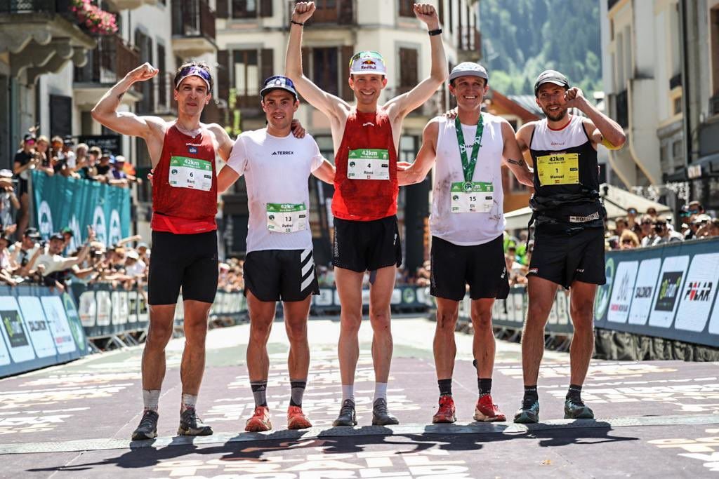 Los cinco primeros hombres del Maratón del Mont Blanc 2023, con Merillas a la derecha. DAVID GONTHIER. Los cinco primeros hombres del Maratón del Mont Blanc 2023, con Merillas a la derecha. DAVID GONTHIER.
