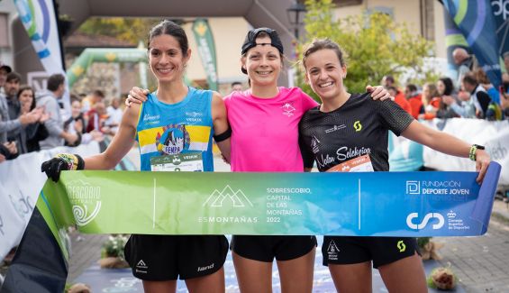 Podio femenino Short Trail ©Borja Medio