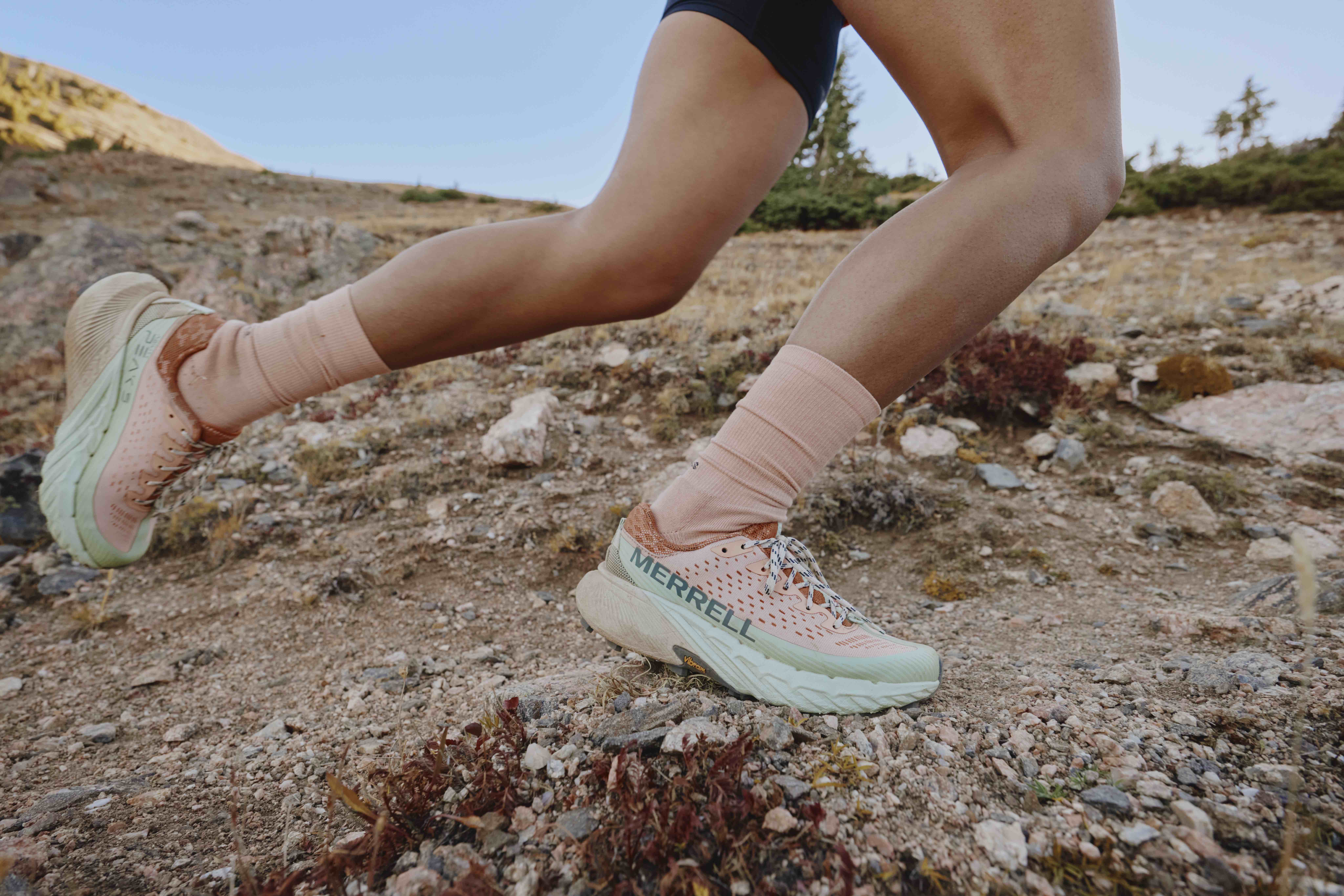 Las Merrell® AGILITY PEAK 5 presenta un nuevo look con una nueva gama de colores Las Merrell® AGILITY PEAK 5 presenta un nuevo look con una nueva gama de colores