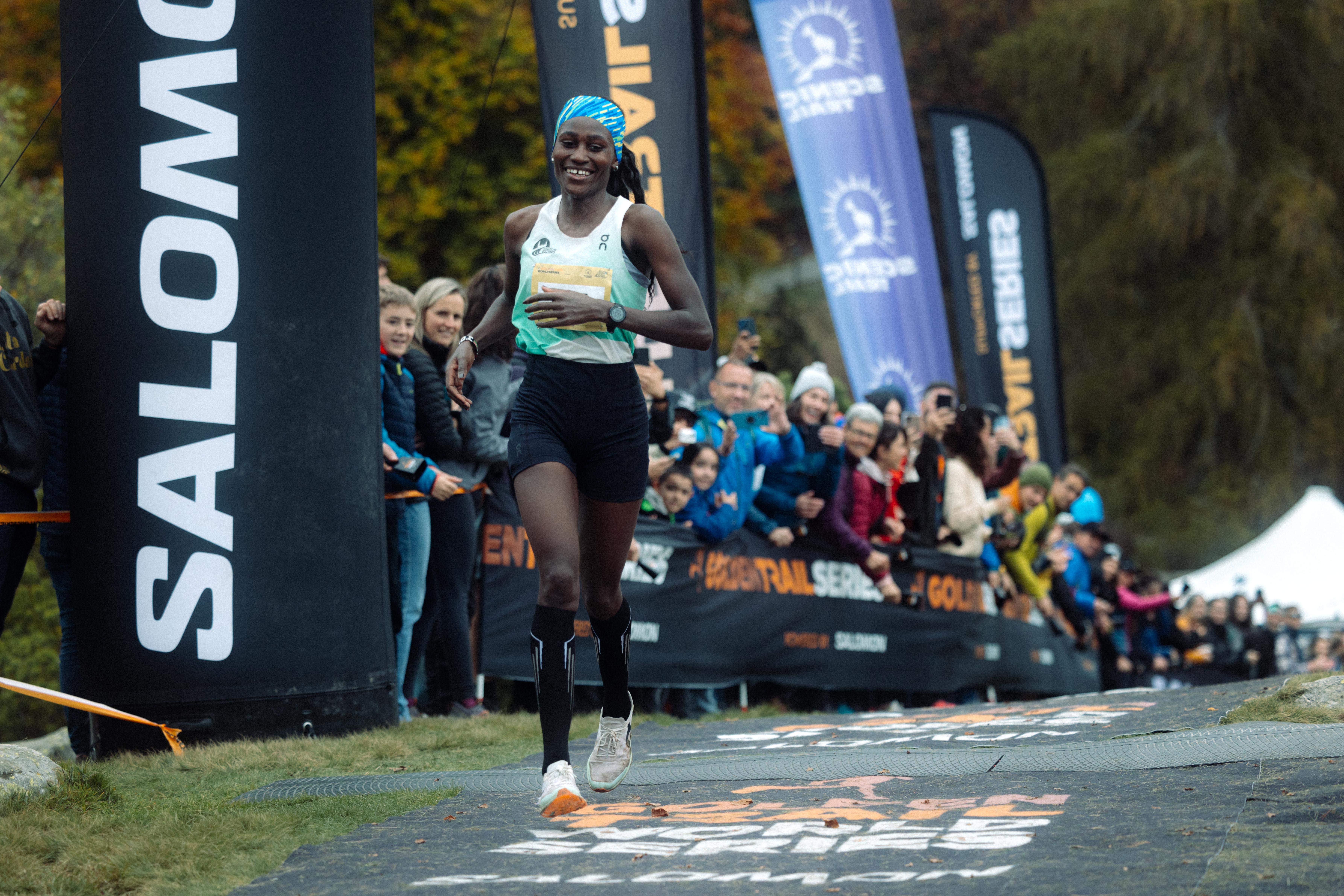 Joyce Njeru se alza con el título de las Golden Trail World Series ©GTWS