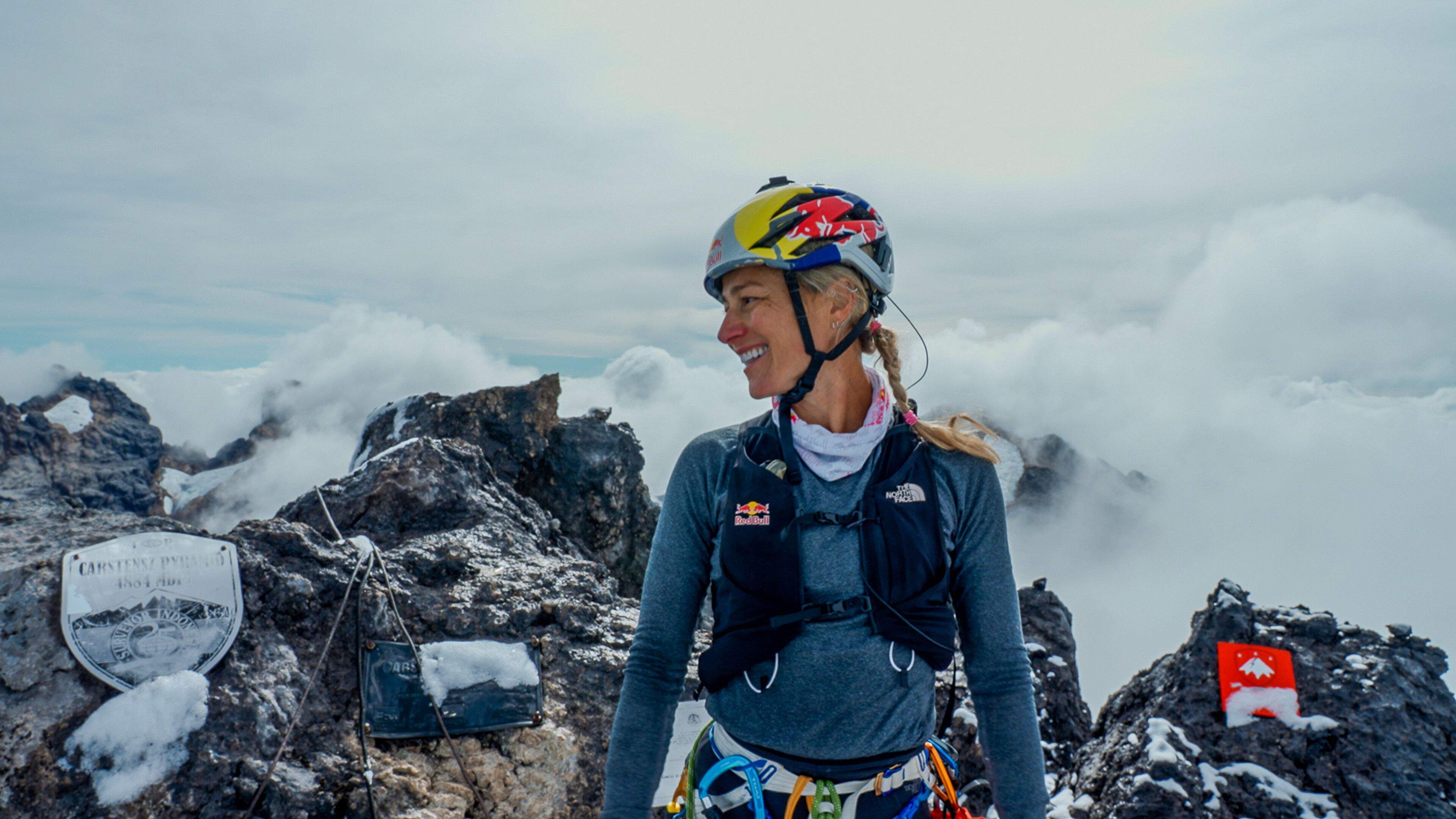 Fernanda Maciel consigue el FKT de la Pirámide de Carstensz