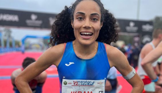 Ikram en la media maratón de Sevilla 