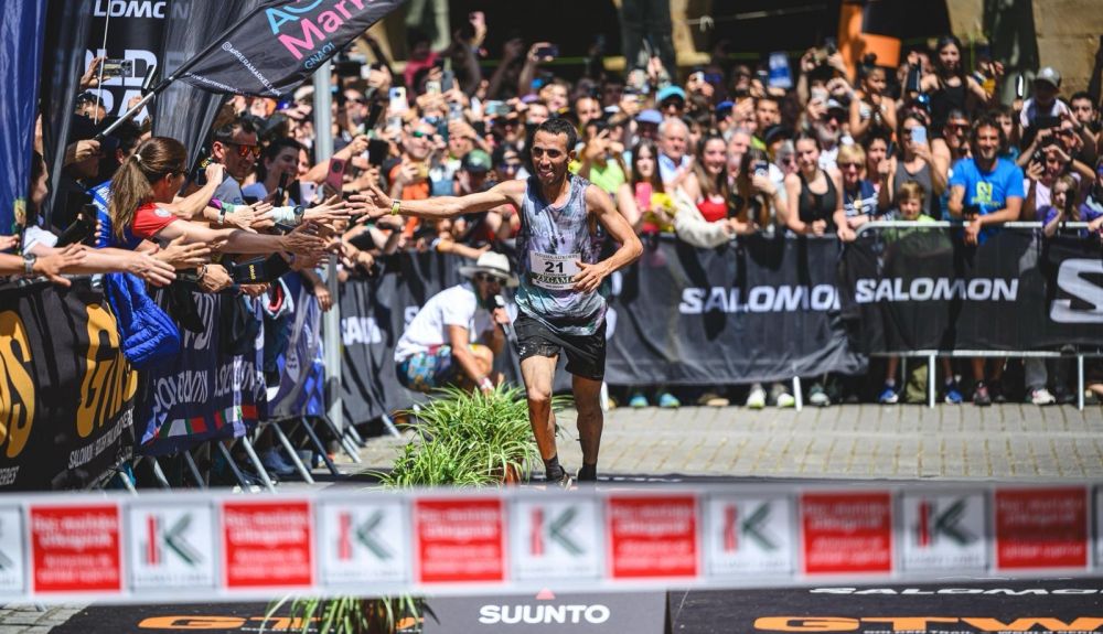 Elhousine entrando en meta de Zegama ©️Félix Sánchez 