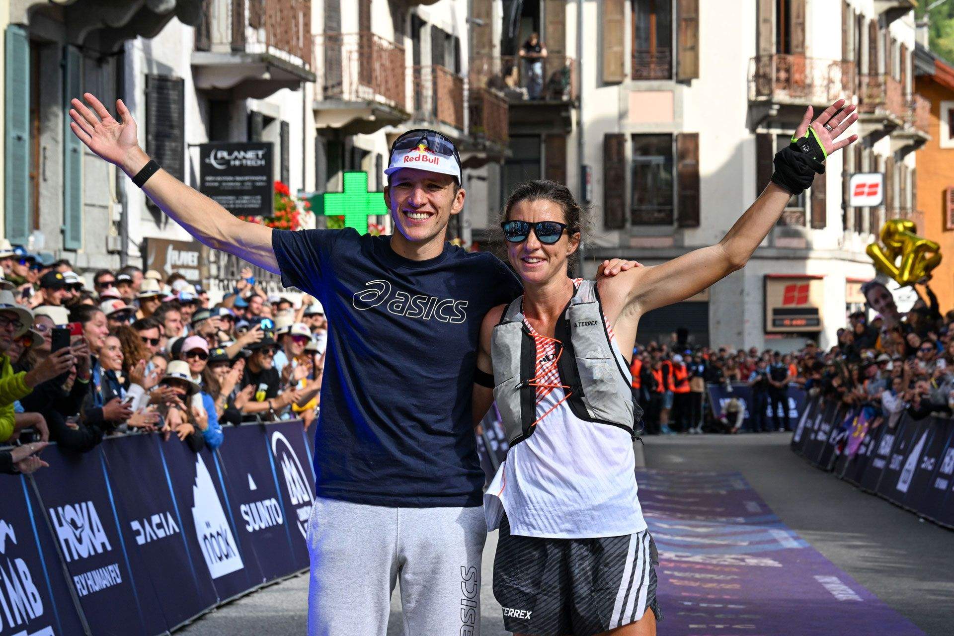 Tom Evans y Ruth Croft ganadores UTMB2025 Tom Evans y Ruth Croft ganadores UTMB2025