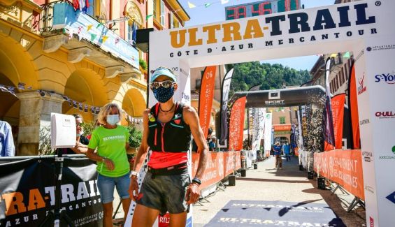 Anna Comet en su llegada a meta. Foto: activ'images Llecourtier.