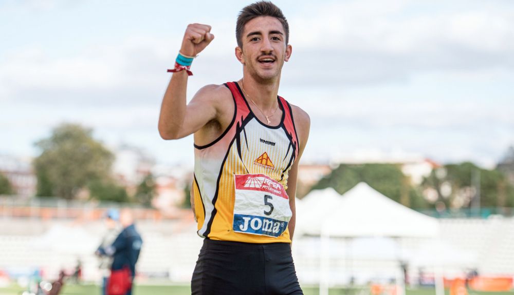 Àdam Maijó celebra su título de campeón de España sub 20 de 5.000m  Sportmedia. jpg