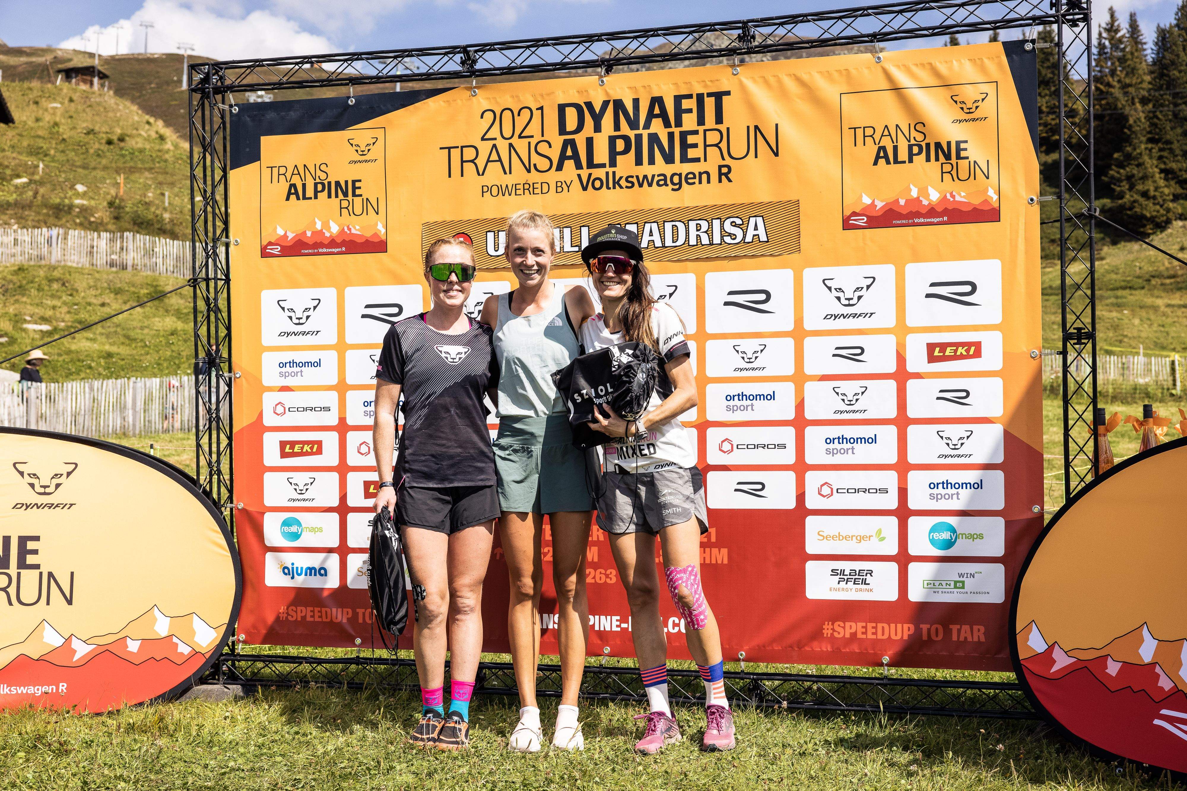 In the women’s race, Ida-Sophie Hegemann (center) and Eli Anne Dvergsdal took first place together. Stephanie Kröll, Team Mountainshop Hörhager and 1st place in the overall mixed ranking, won 3rd place. Pic: Klaus Fengler. In the women’s race, Ida-Sophie Hegemann (center) and Eli Anne Dvergsdal took first place together. Stephanie Kröll, Team Mountainshop Hörhager and 1st place in the overall mixed ranking, won 3rd place. Pic: Klaus Fengler.