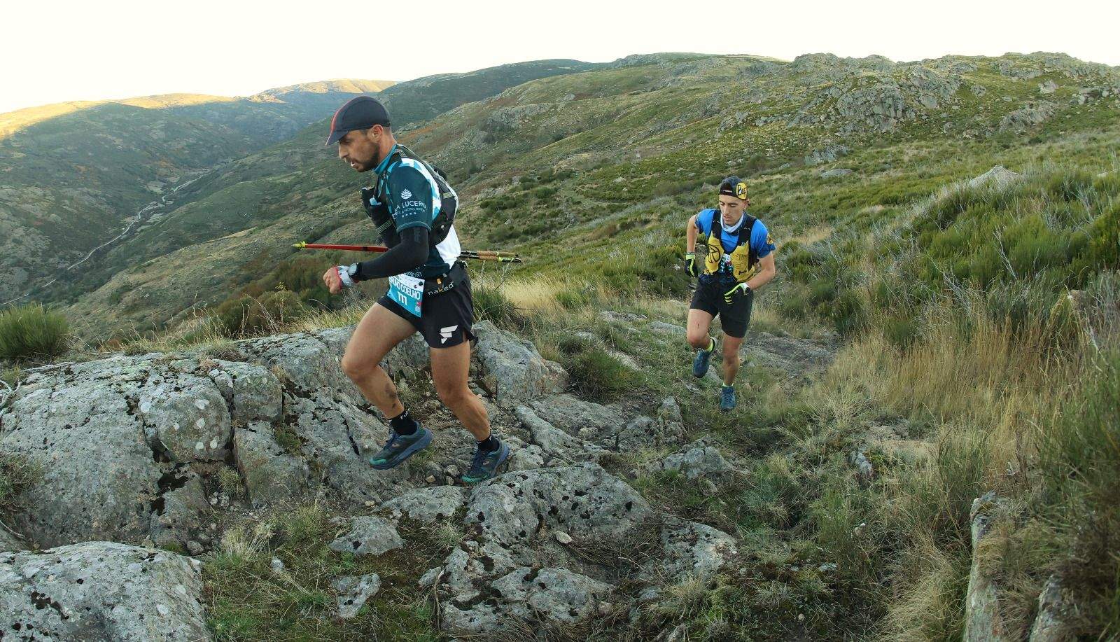 Bruno Coelho y Victor del Águila. Etapa 13 Sanabria Glaciar. Ultra Sanabria 2021. Arte Deportivo© Bruno Coelho y Victor del Águila. Etapa 13 Sanabria Glaciar. Ultra Sanabria 2021. Arte Deportivo©
