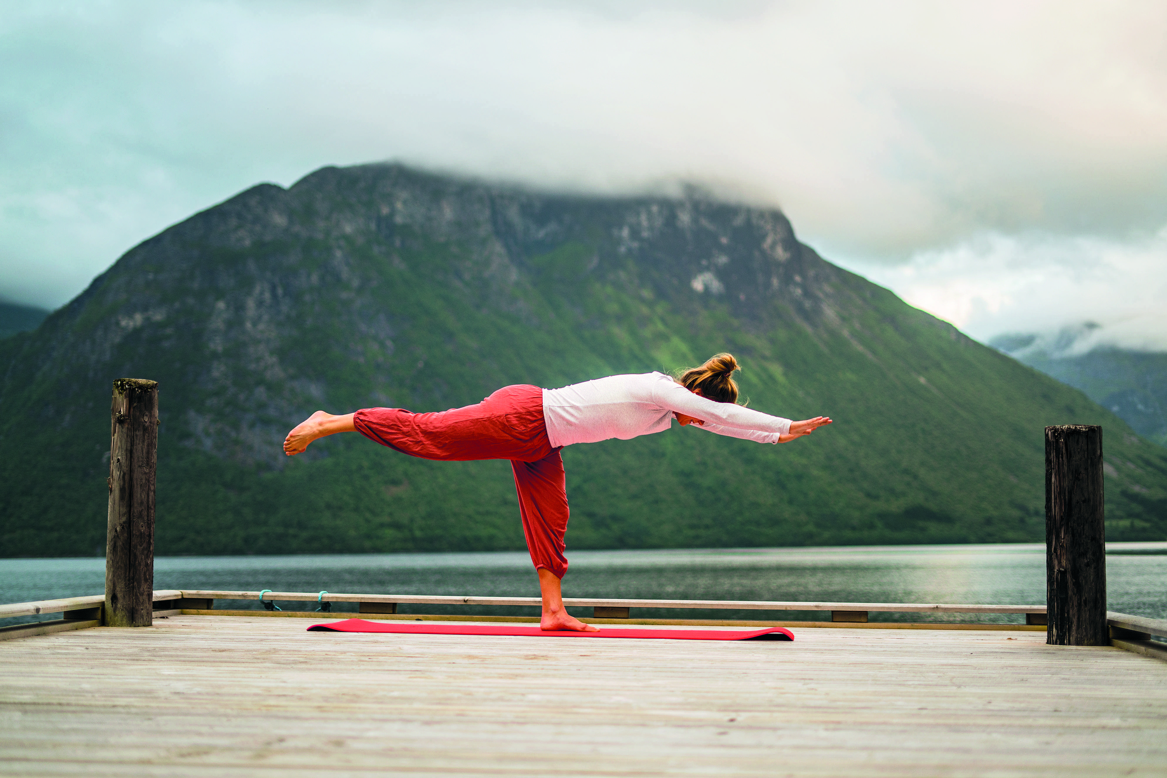 [VÍDEO] 8 posturas de yoga en 10 minutos para ser mejor triatleta física y mentalmente.