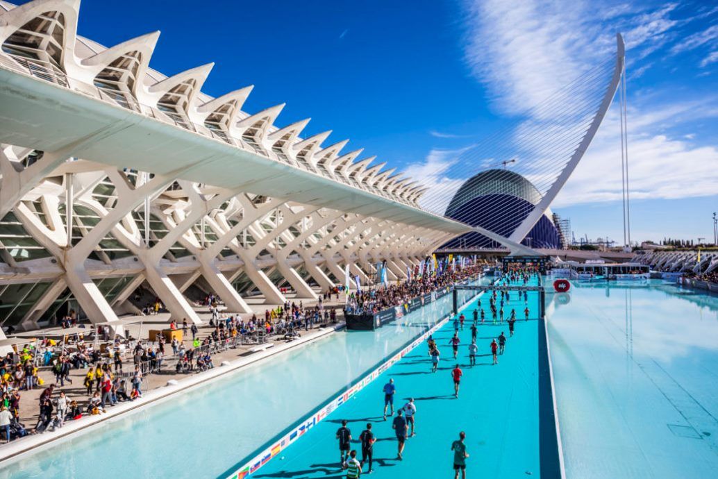 La icónica meta del Maratón de Valencia en la Ciudad de las Artes y las Ciencias.