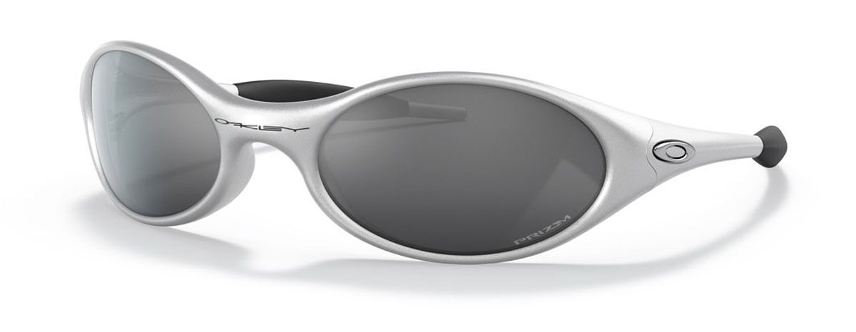 A muchos os traerán potentes recuerdos estas Oakley Eye Jacket, con el mismo diseño que las originales pero con lentes renovadas con tecnología Prizm.