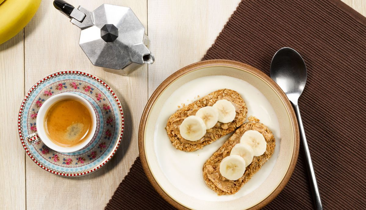 Bol Sport Fitness con skyr, plátano, mantequilla de cacahuete y Weetabix Bol Sport Fitness con skyr, plátano, mantequilla de cacahuete y Weetabix