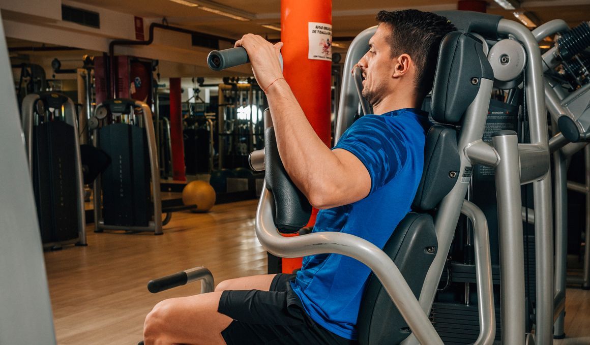 Rutina de fuerza/resistencia en el gimnasio