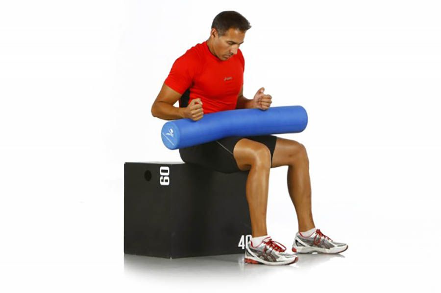 pasar roller por encima del cuadriceps thumb e