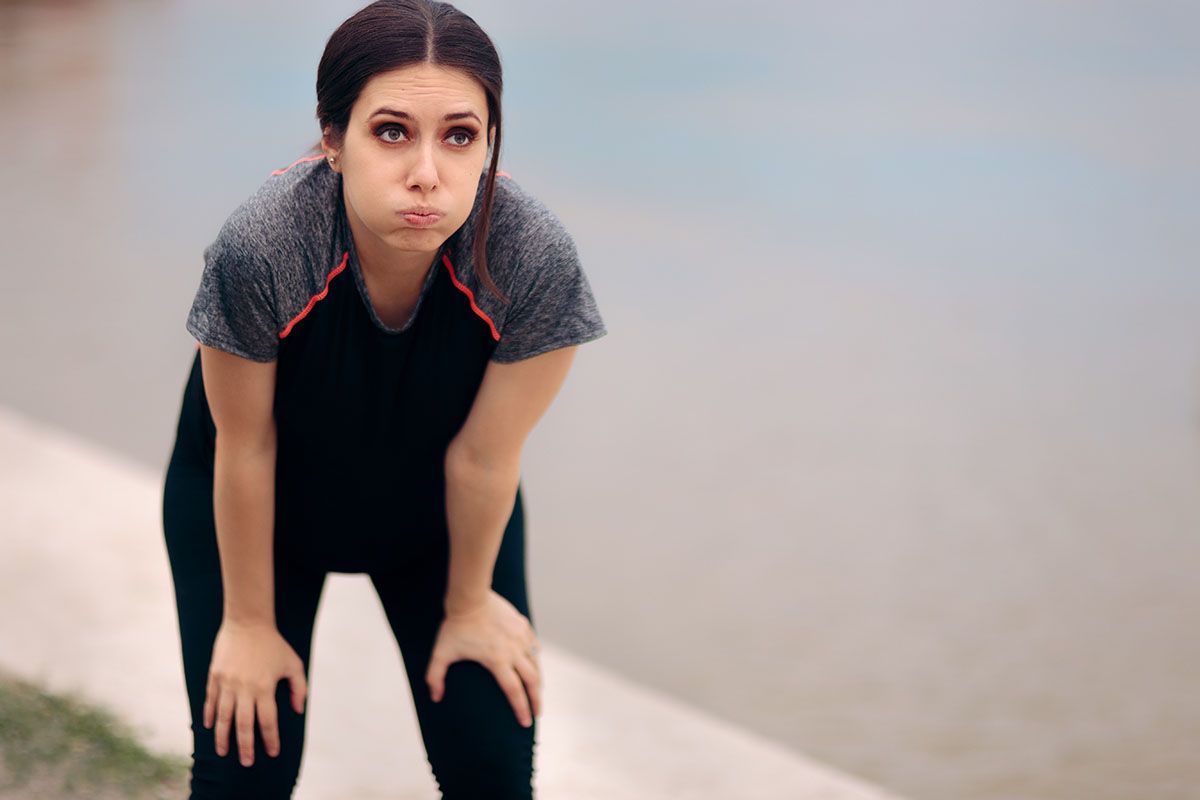 mujer deportista cerrar boca respirar nariz iStock 1165459351