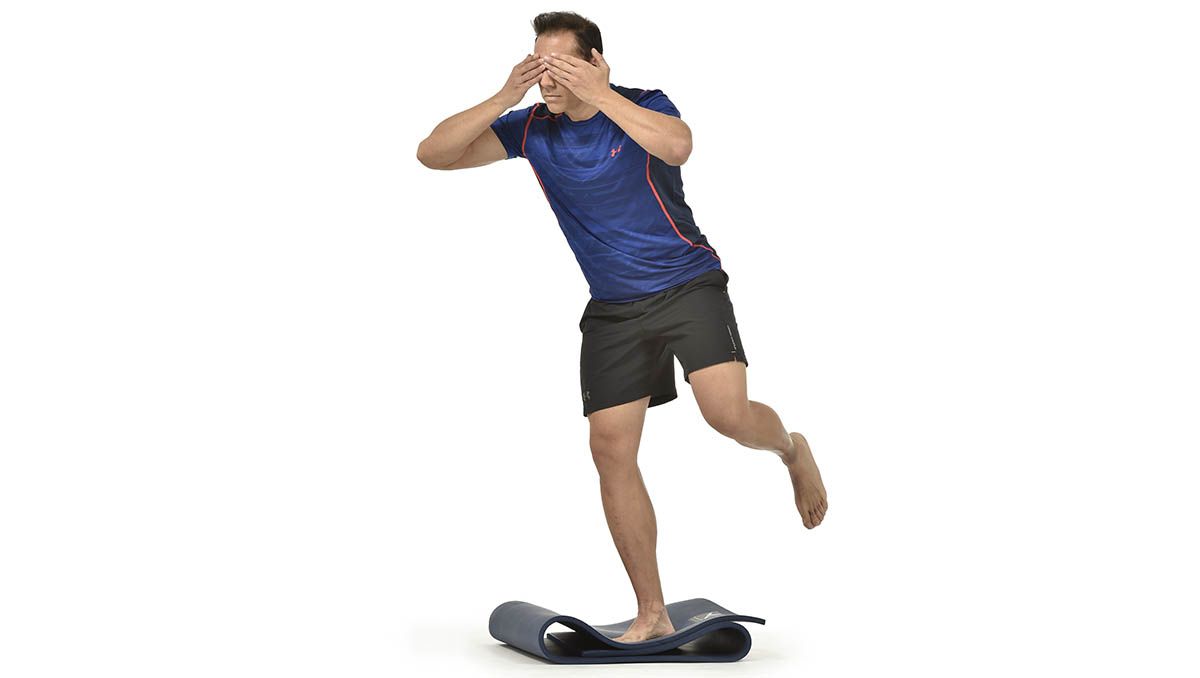 Ejercicio de propiocepción para fortalecer la rodilla Ejercicio de propiocepción para fortalecer la rodilla