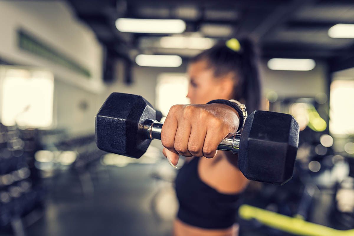 fitness mancuerna iStock 1032694350 fitness mancuerna iStock 1032694350