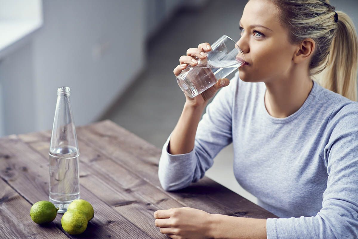 beber agua iStock 80812411 LARGE beber agua iStock 80812411 LARGE