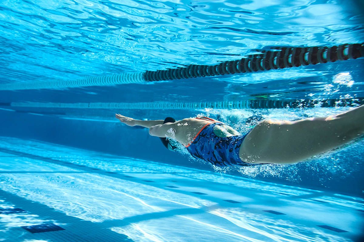 nadar crol subacuatico piscina iStock 1132096692 nadar crol subacuatico piscina iStock 1132096692