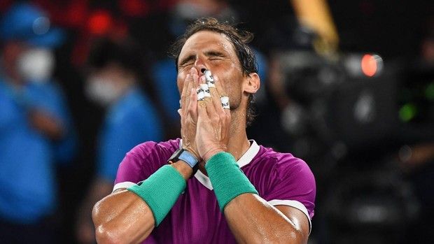 Nadal celebra su histórico triunfo en el Open de Australia 2022