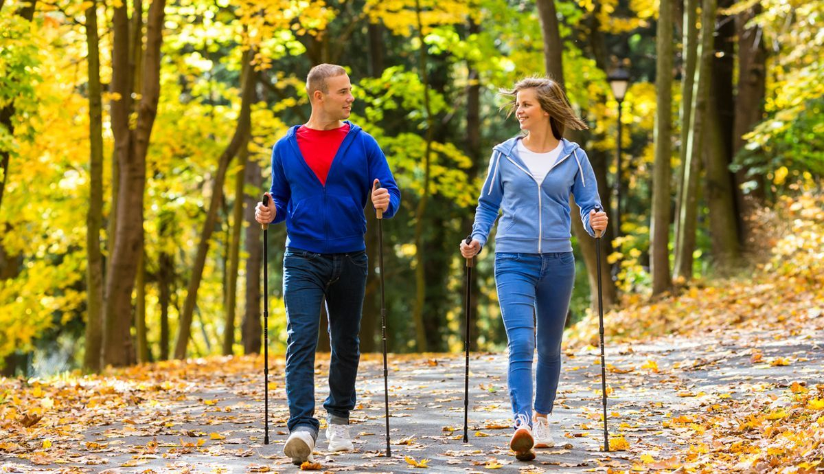 Beneficios marcha nórdica en pareja Beneficios marcha nórdica en pareja